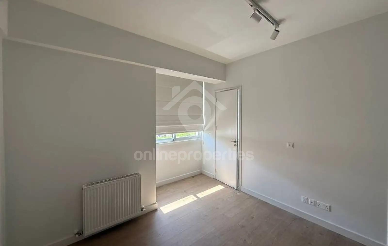 To change image, hover mouse over thumbnails below