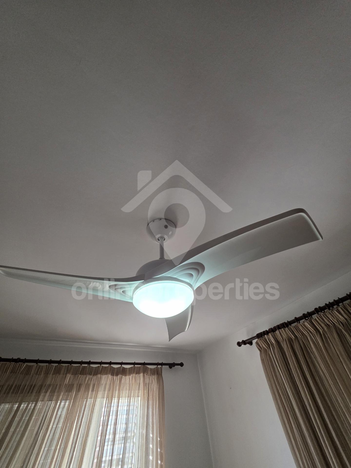 To change image, hover mouse over thumbnails below