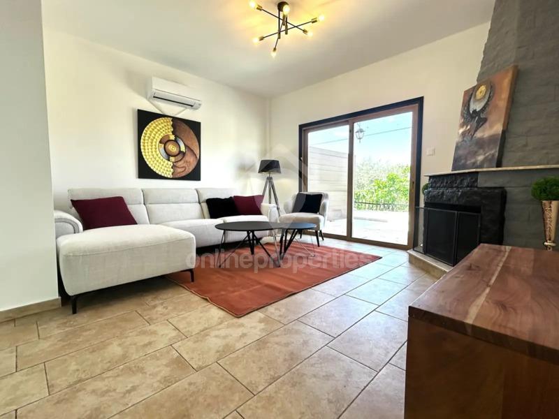 To change image, hover mouse over thumbnails below