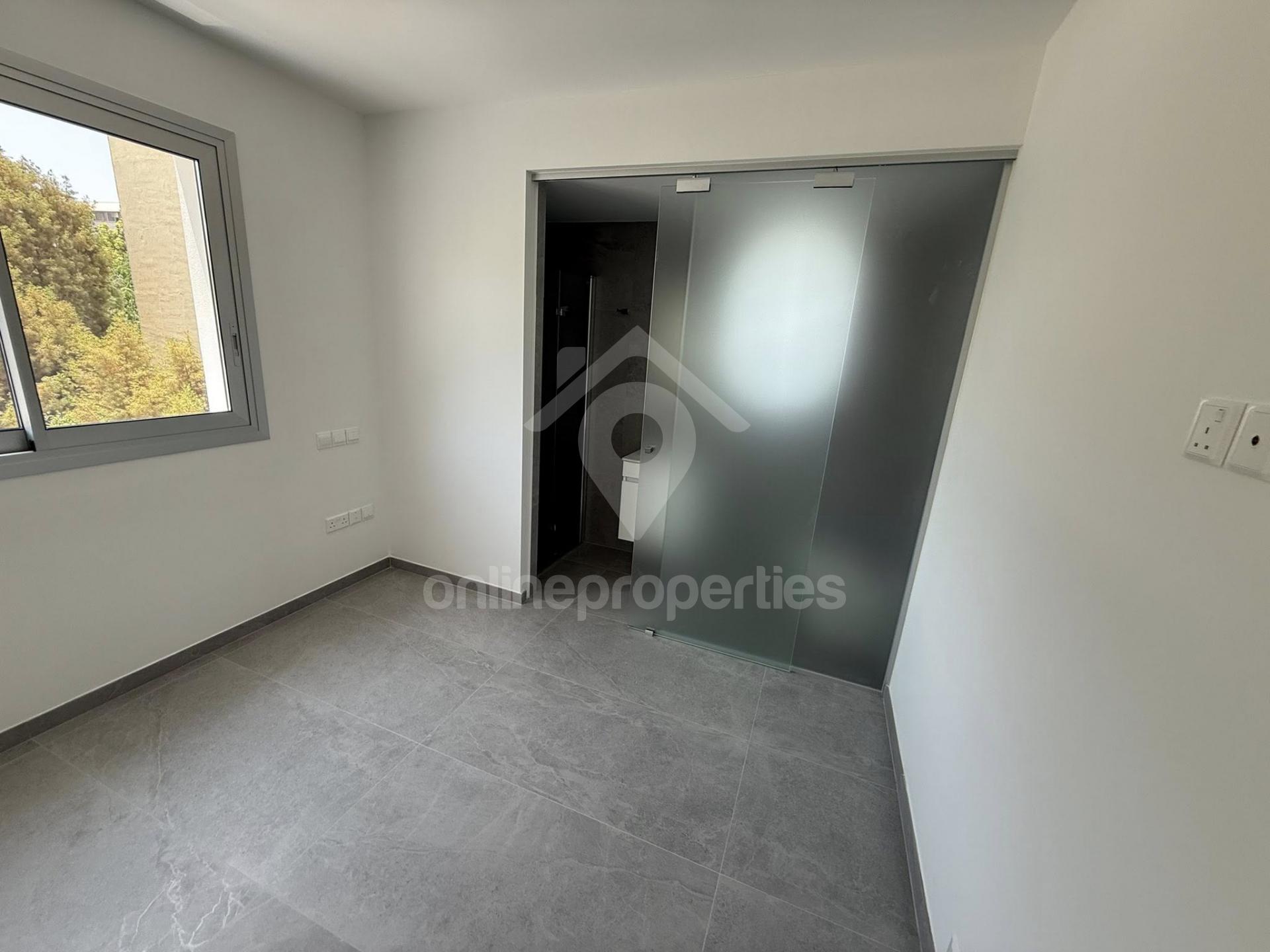 To change image, hover mouse over thumbnails below