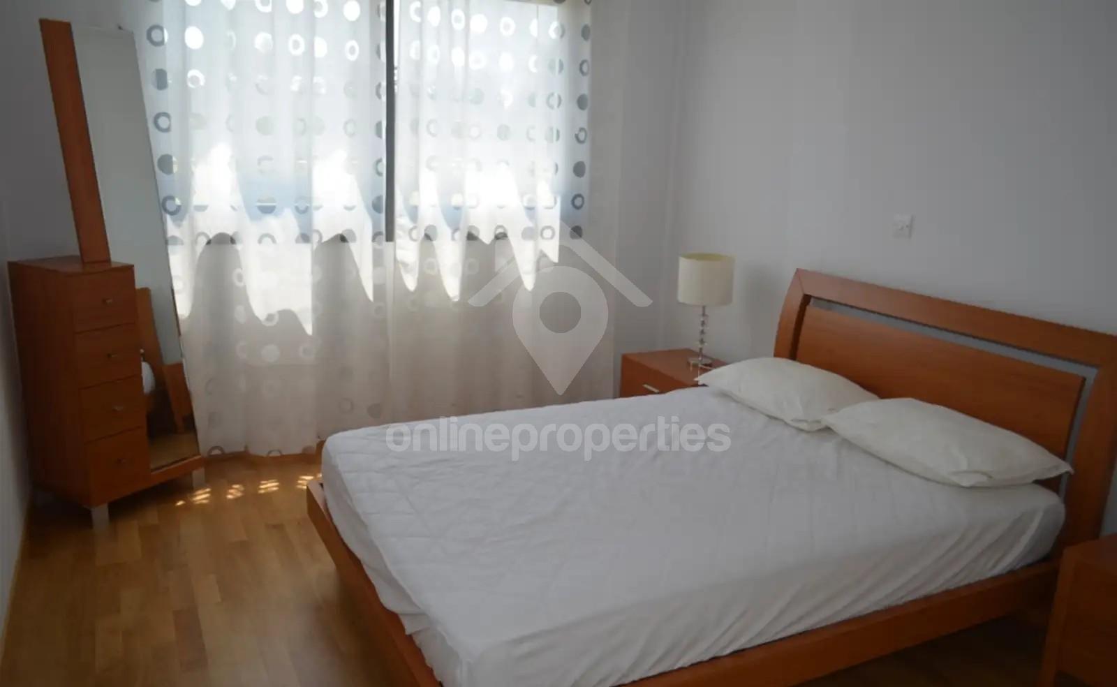 To change image, hover mouse over thumbnails below