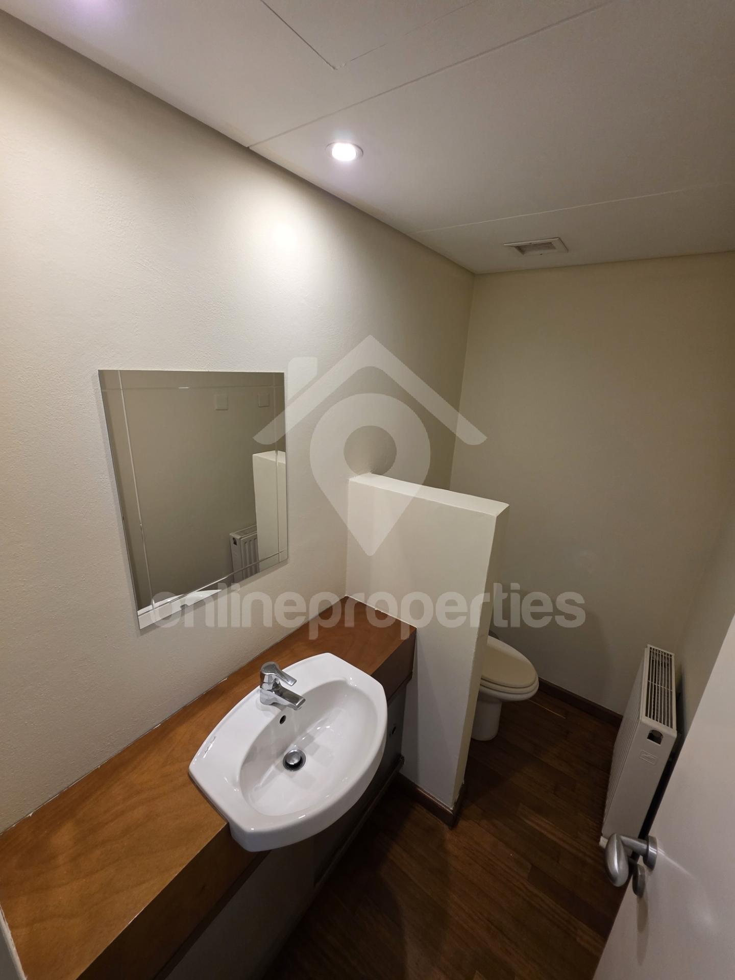 To change image, hover mouse over thumbnails below