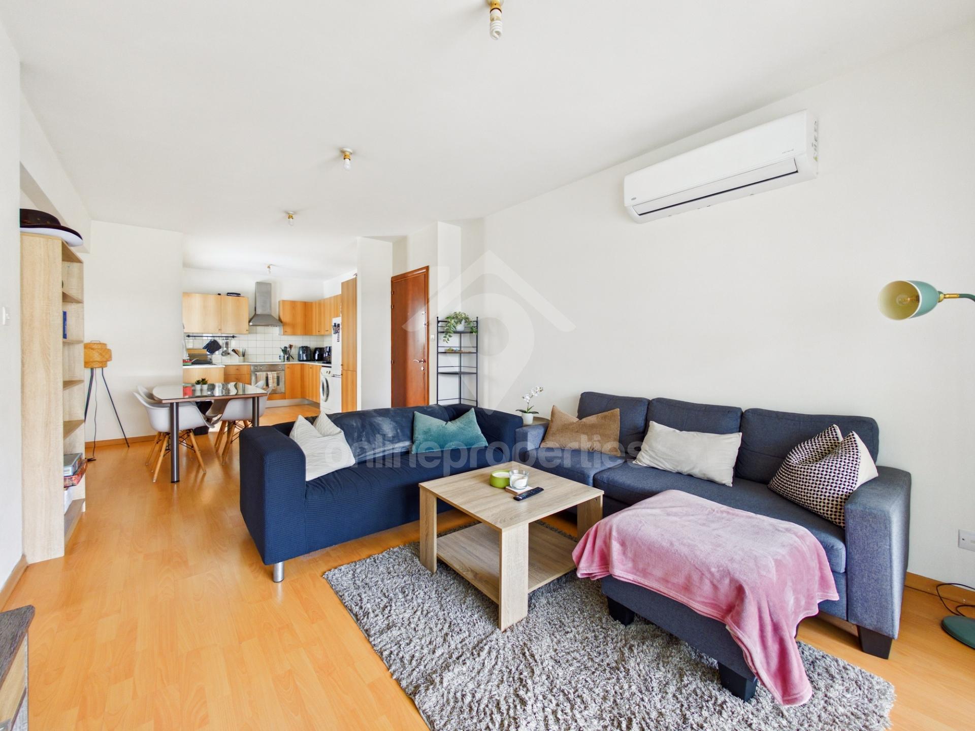 Bright 2BR apartment located steps away from all amenities