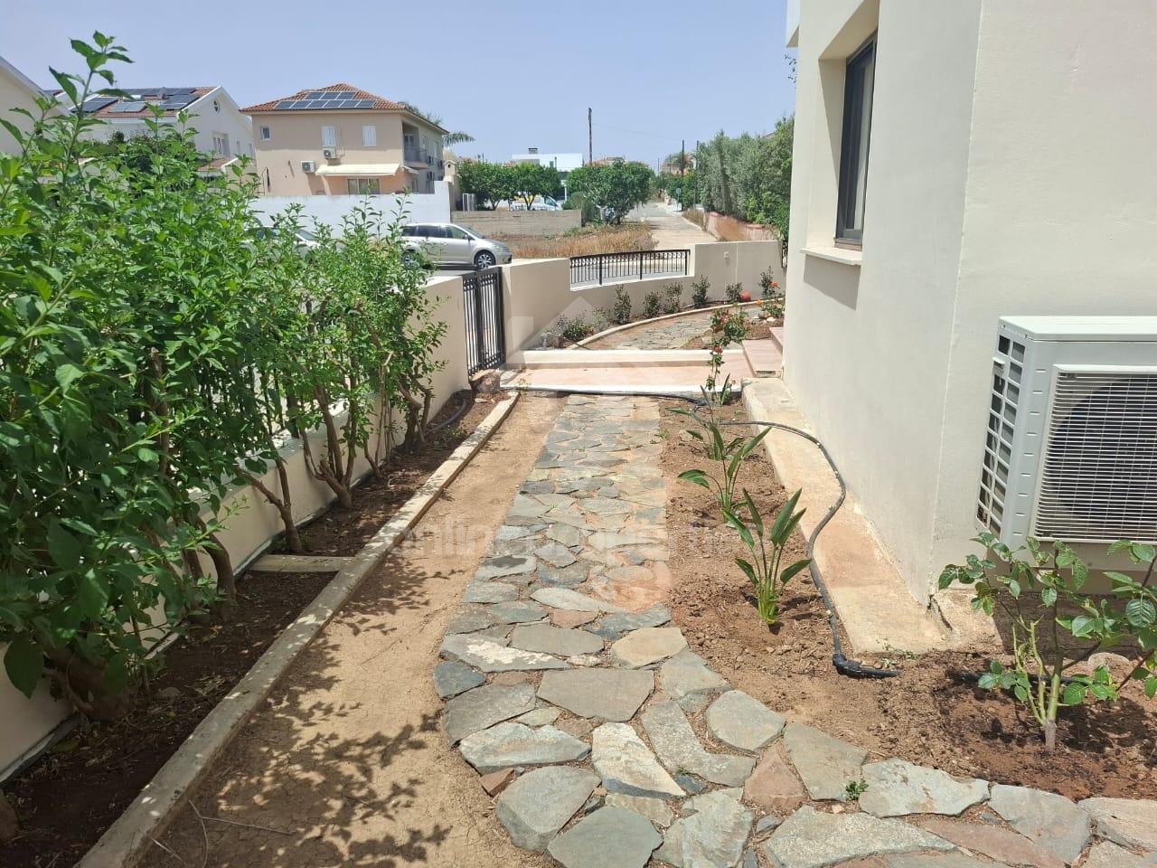 To change image, hover mouse over thumbnails below