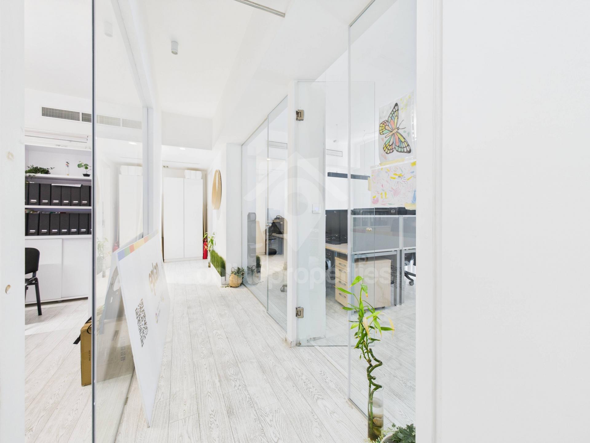 To change image, hover mouse over thumbnails below