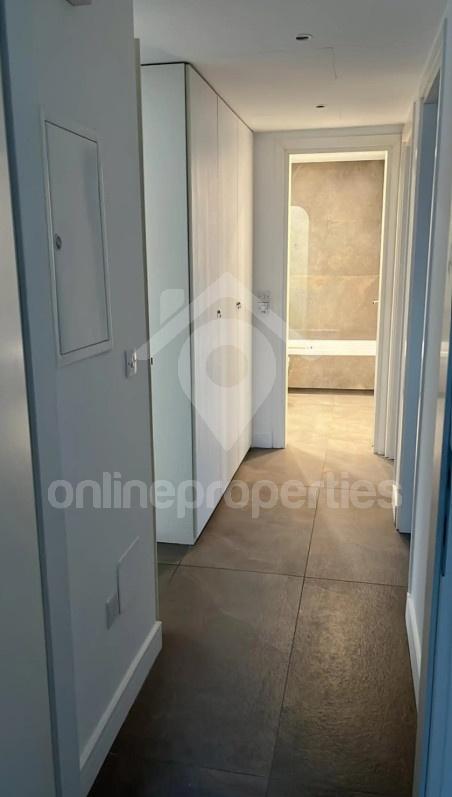 To change image, hover mouse over thumbnails below