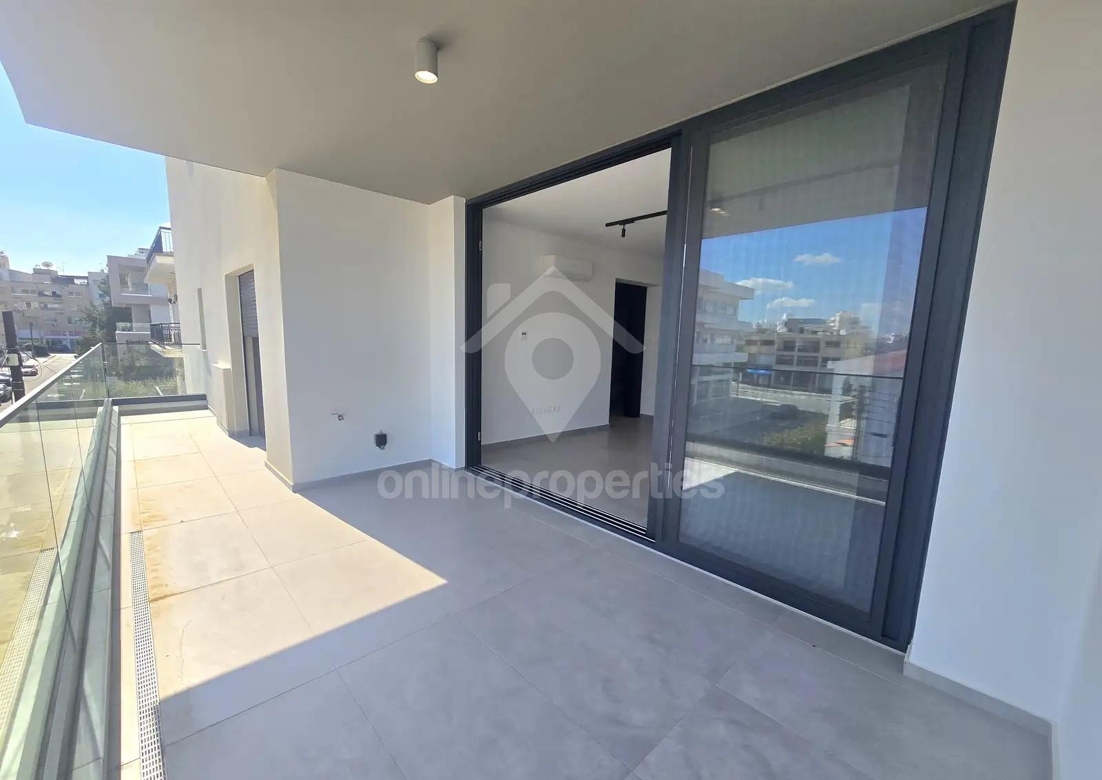 To change image, hover mouse over thumbnails below