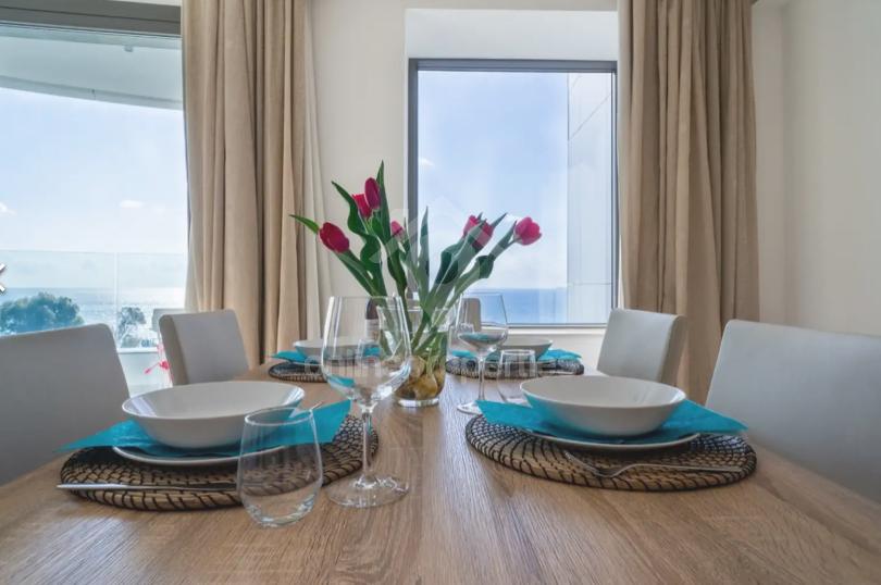 To change image, hover mouse over thumbnails below