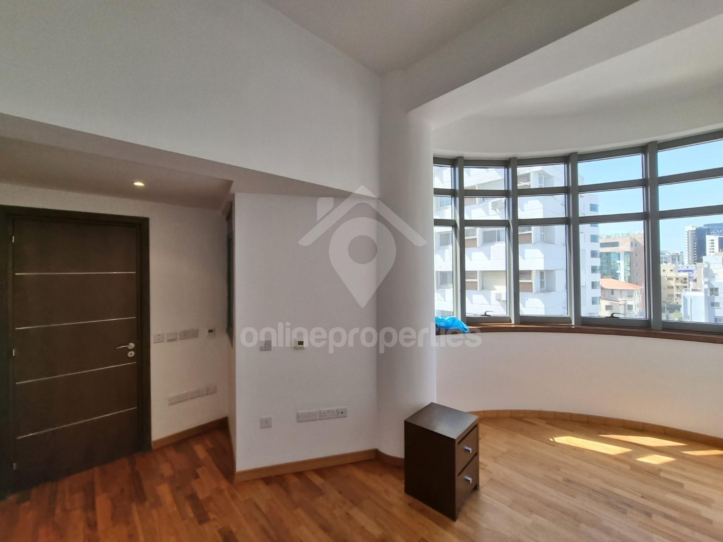 To change image, hover mouse over thumbnails below