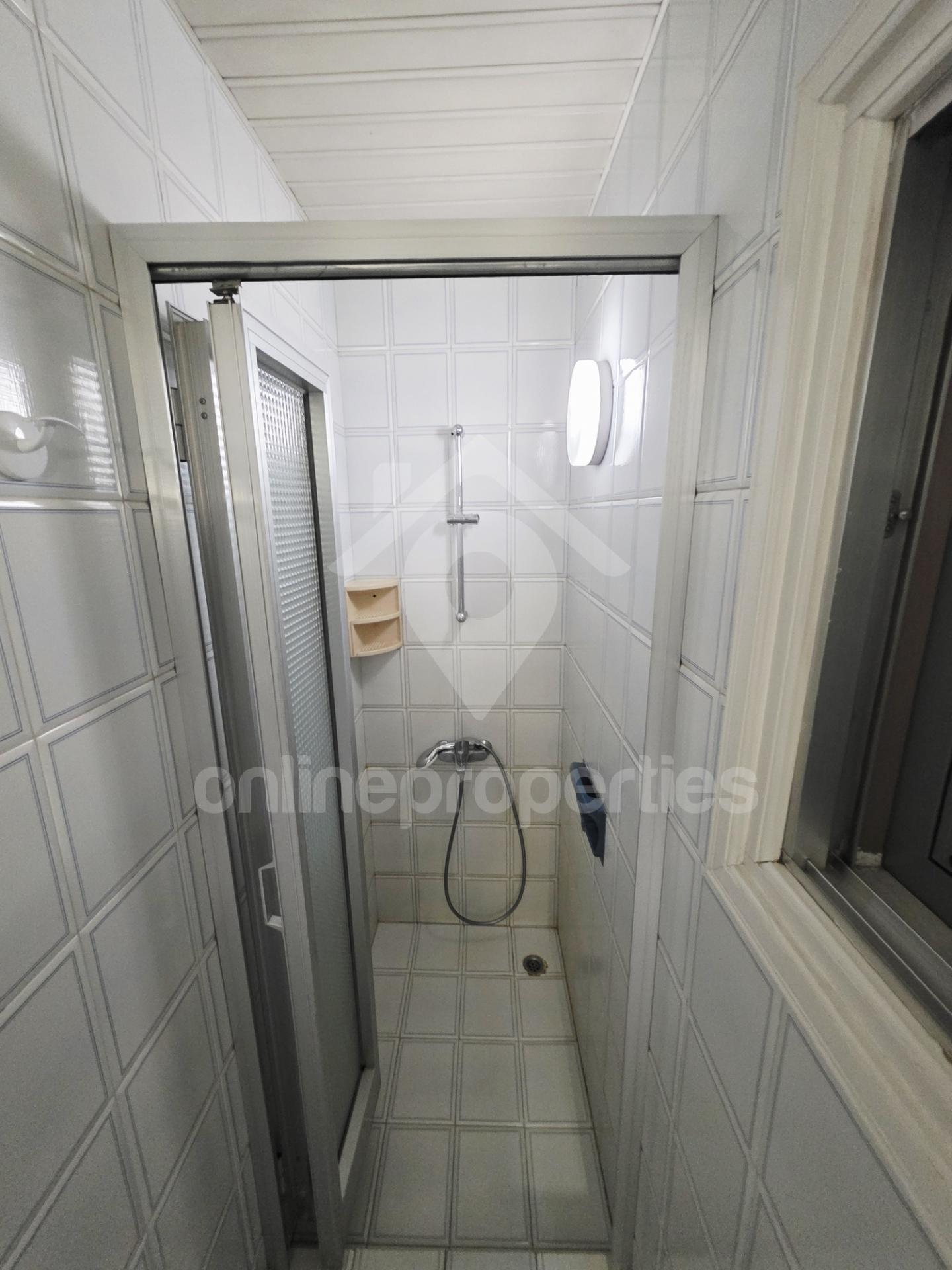 To change image, hover mouse over thumbnails below