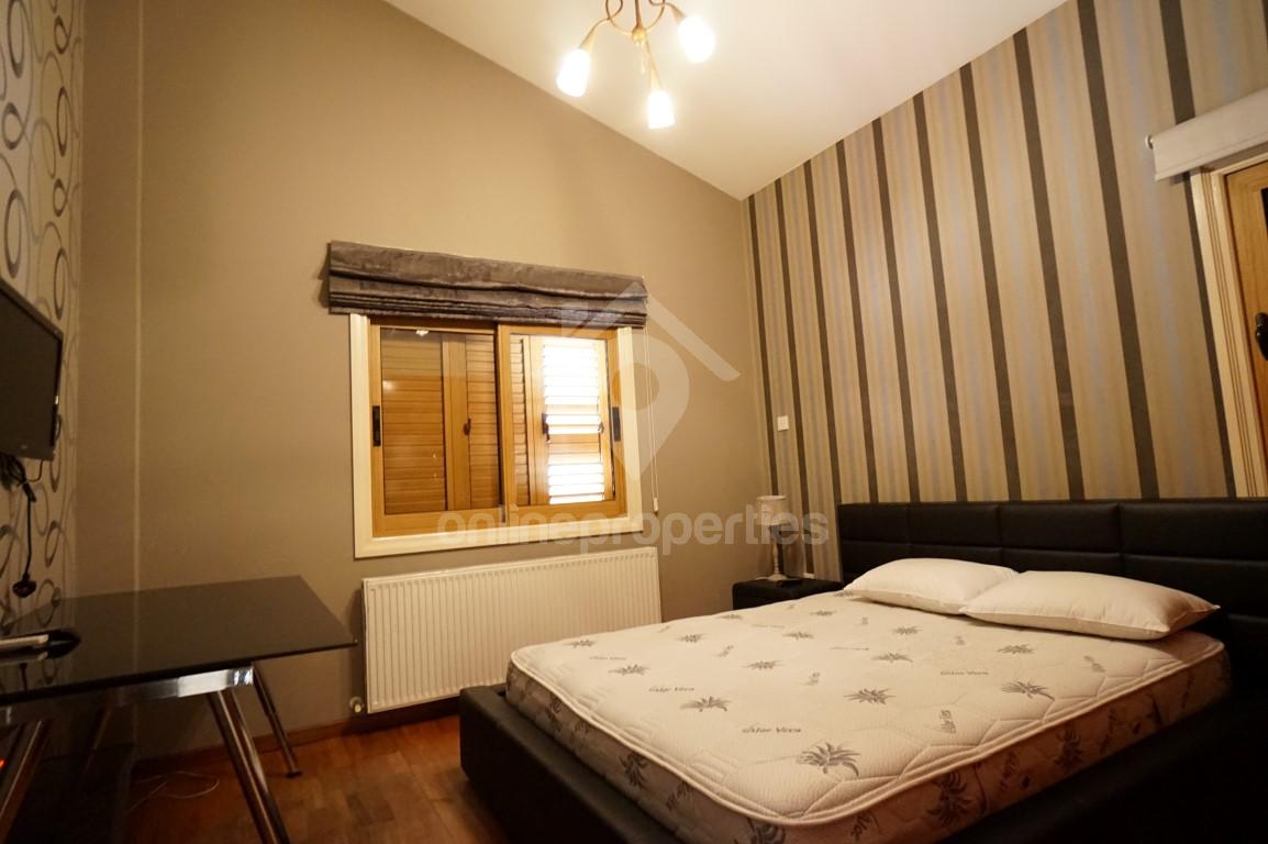 To change image, hover mouse over thumbnails below