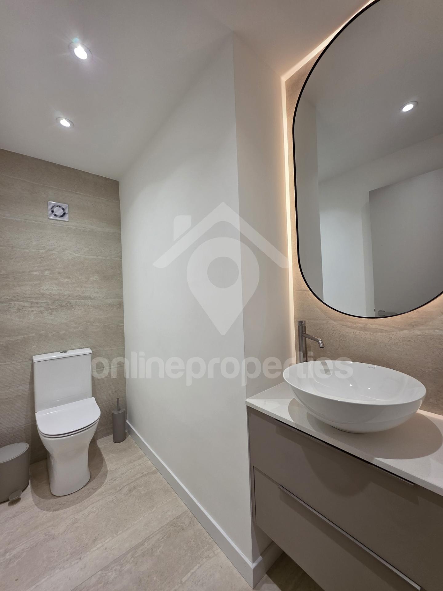 To change image, hover mouse over thumbnails below