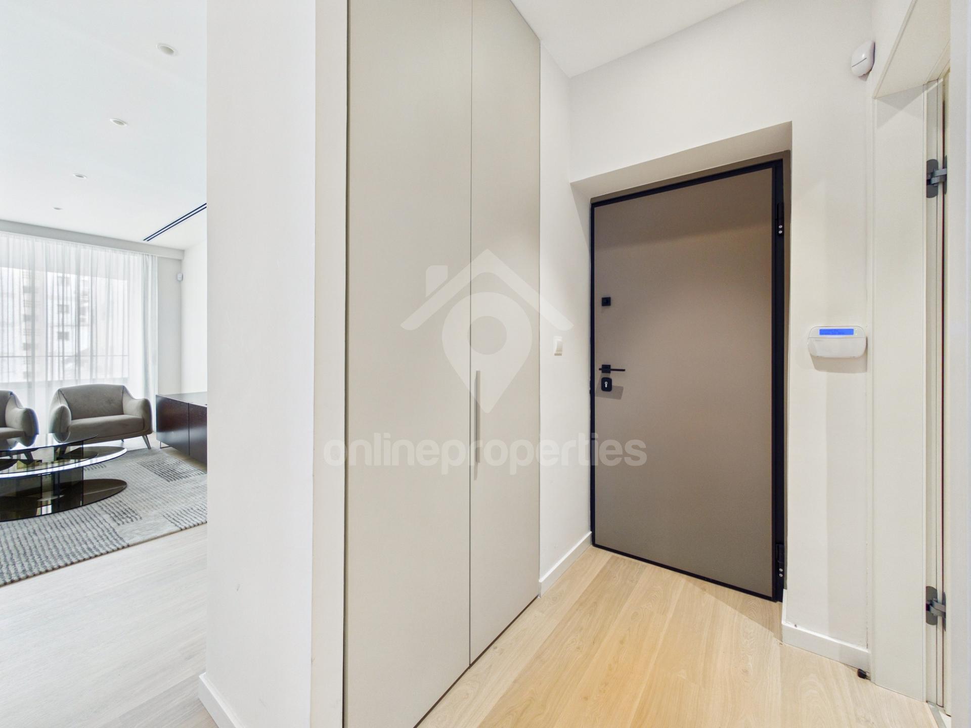 To change image, hover mouse over thumbnails below