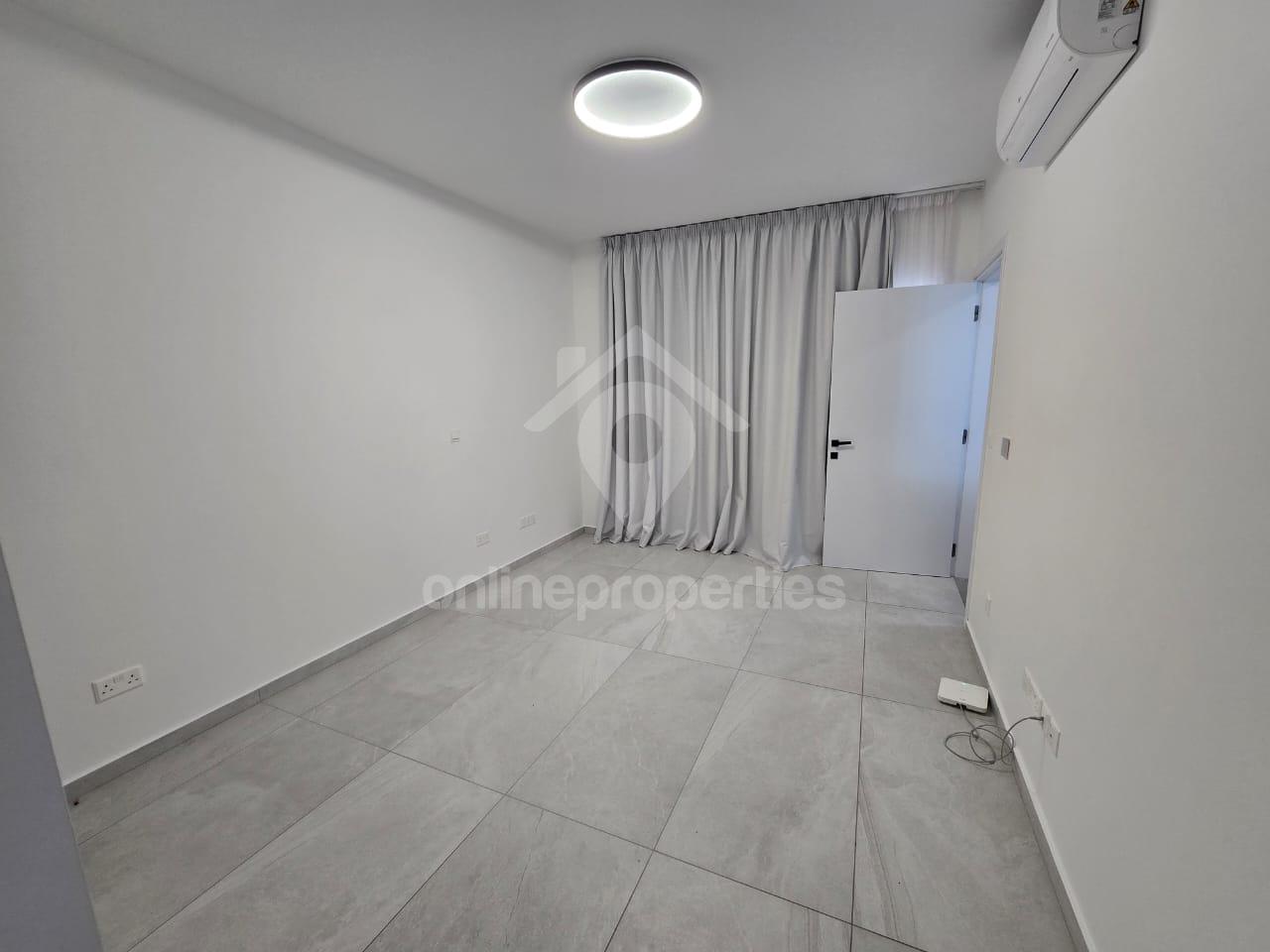 To change image, hover mouse over thumbnails below