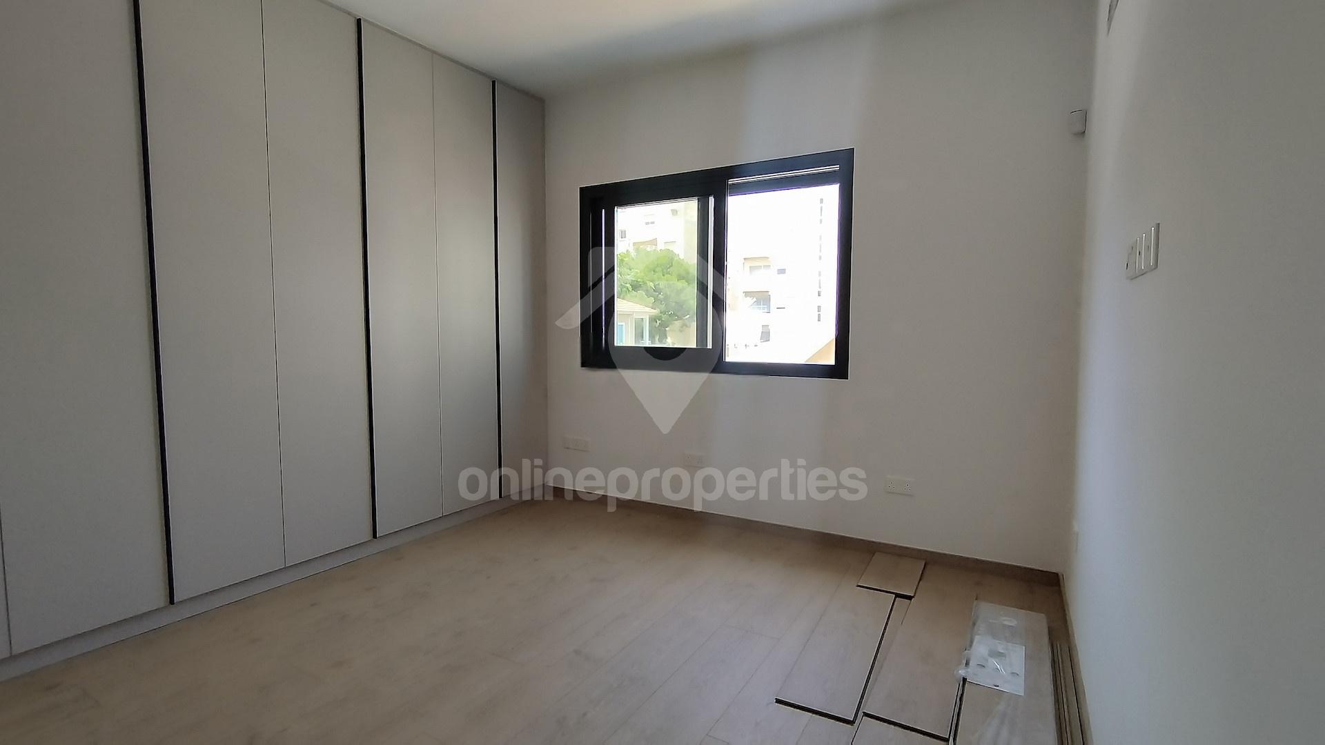 To change image, hover mouse over thumbnails below