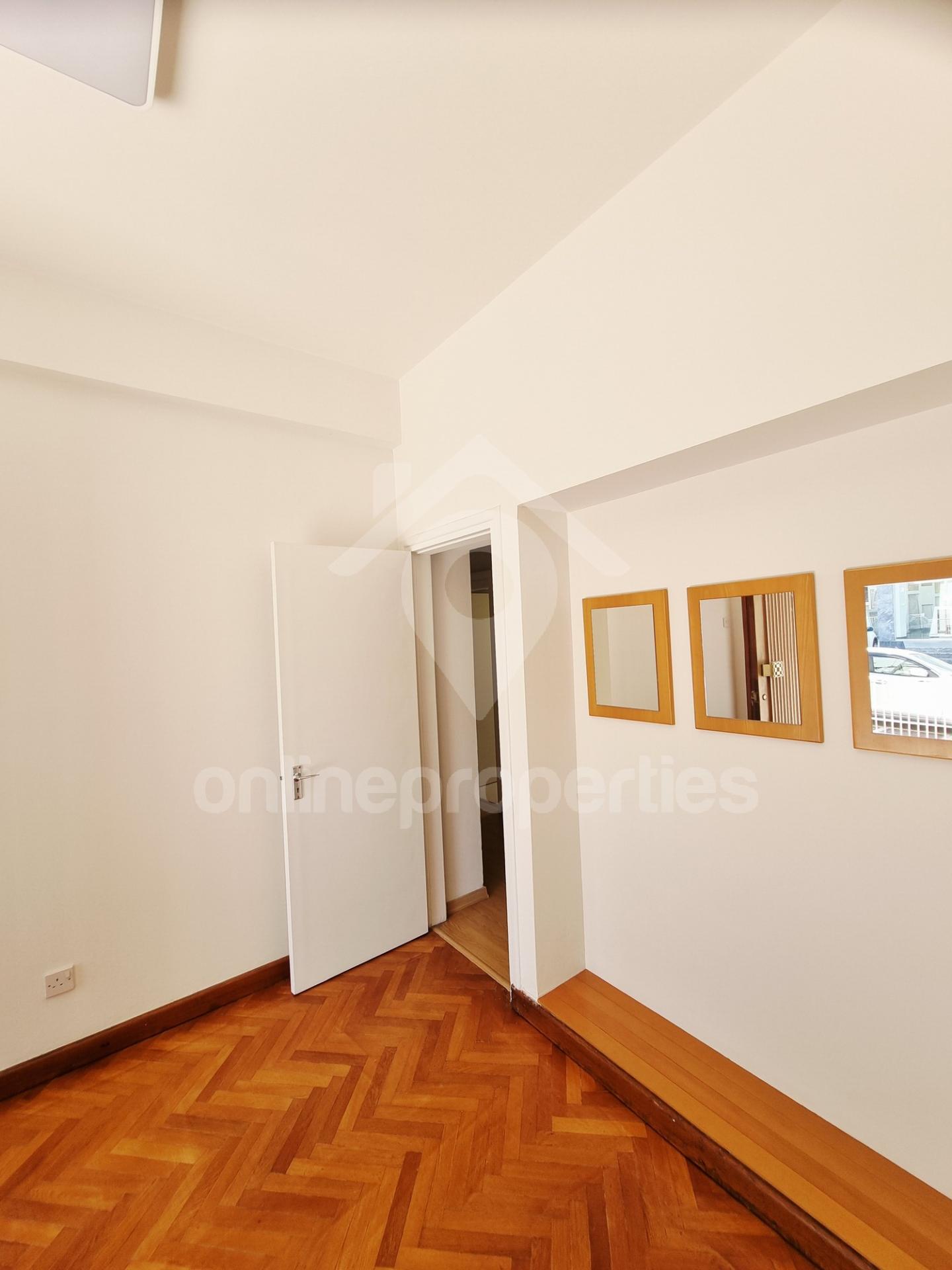 To change image, hover mouse over thumbnails below