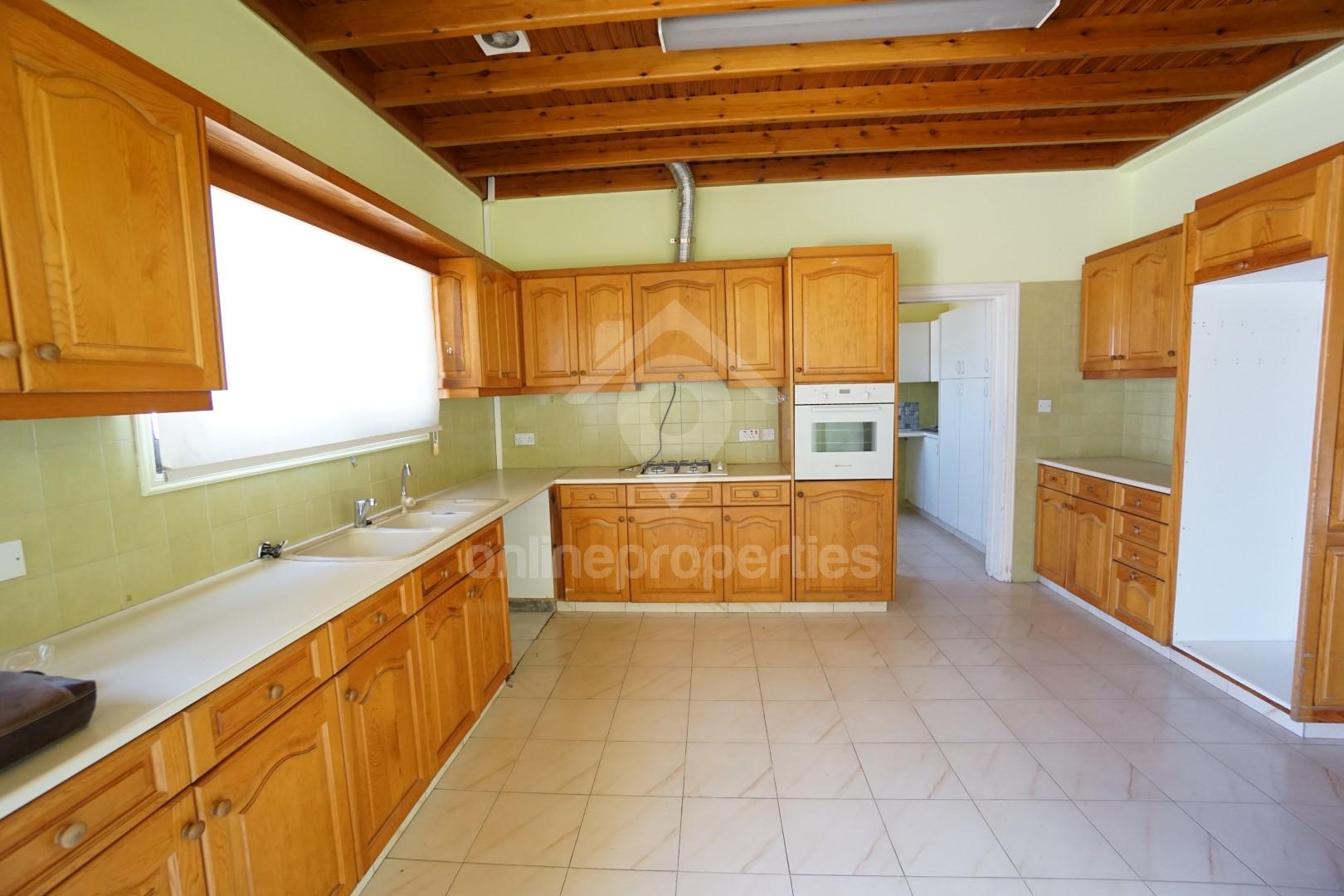 To change image, hover mouse over thumbnails below