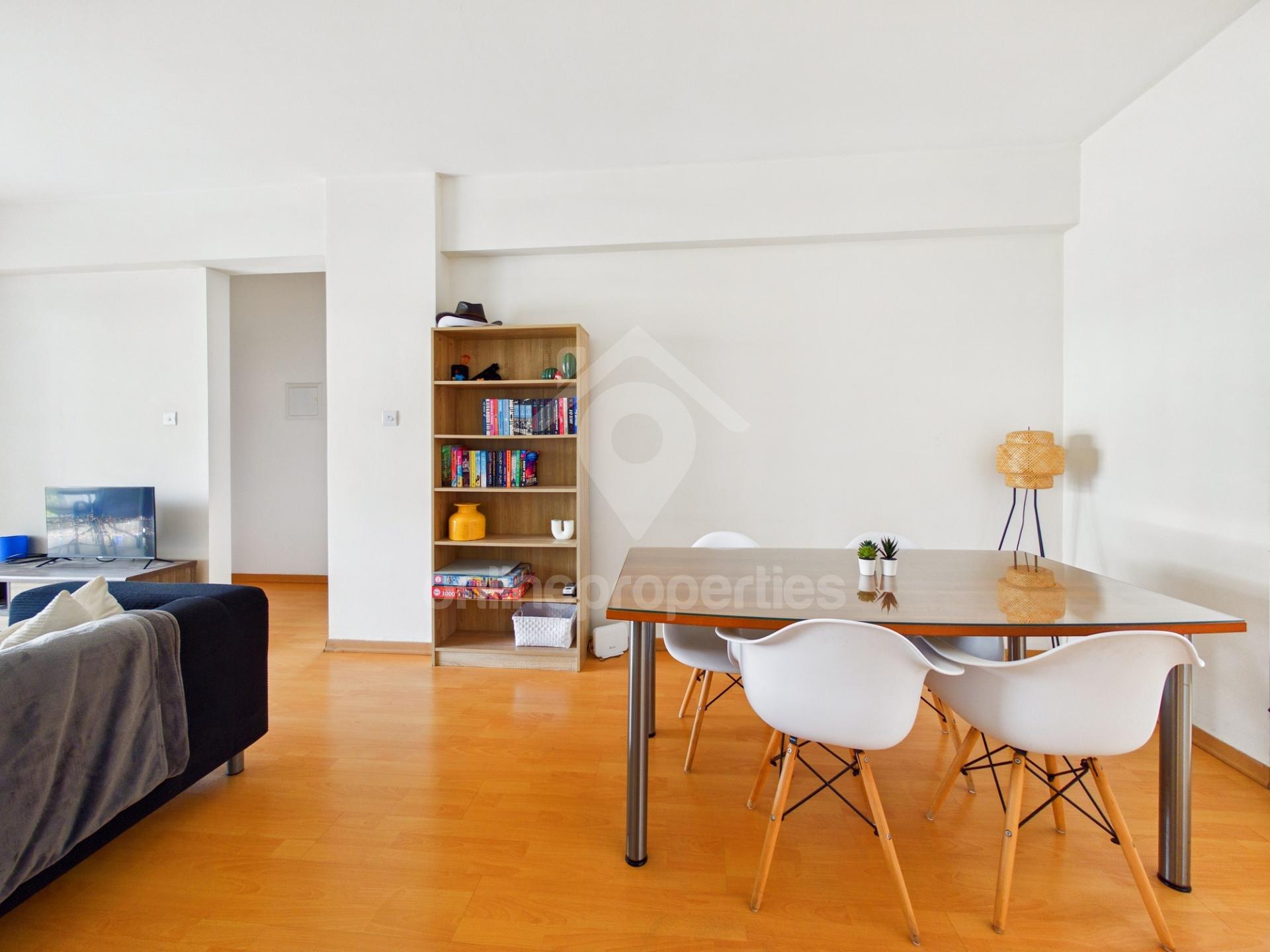 To change image, hover mouse over thumbnails below