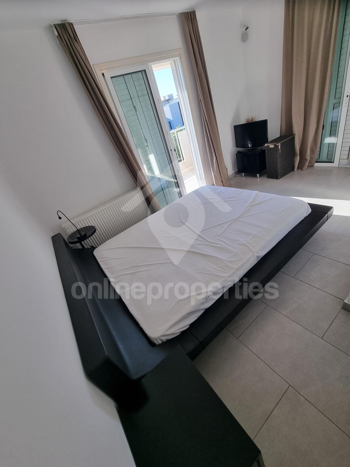 To change image, hover mouse over thumbnails below