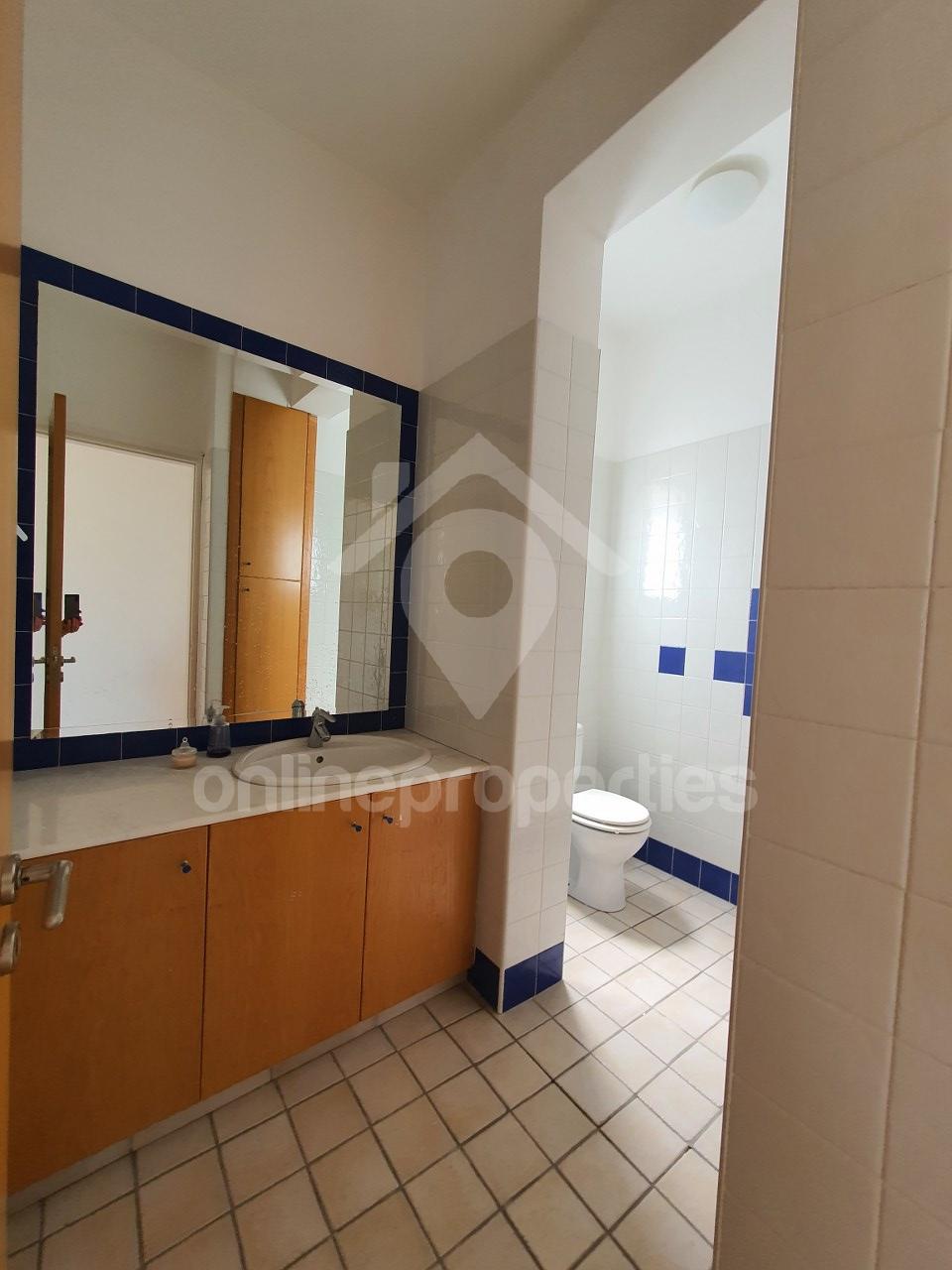 To change image, hover mouse over thumbnails below