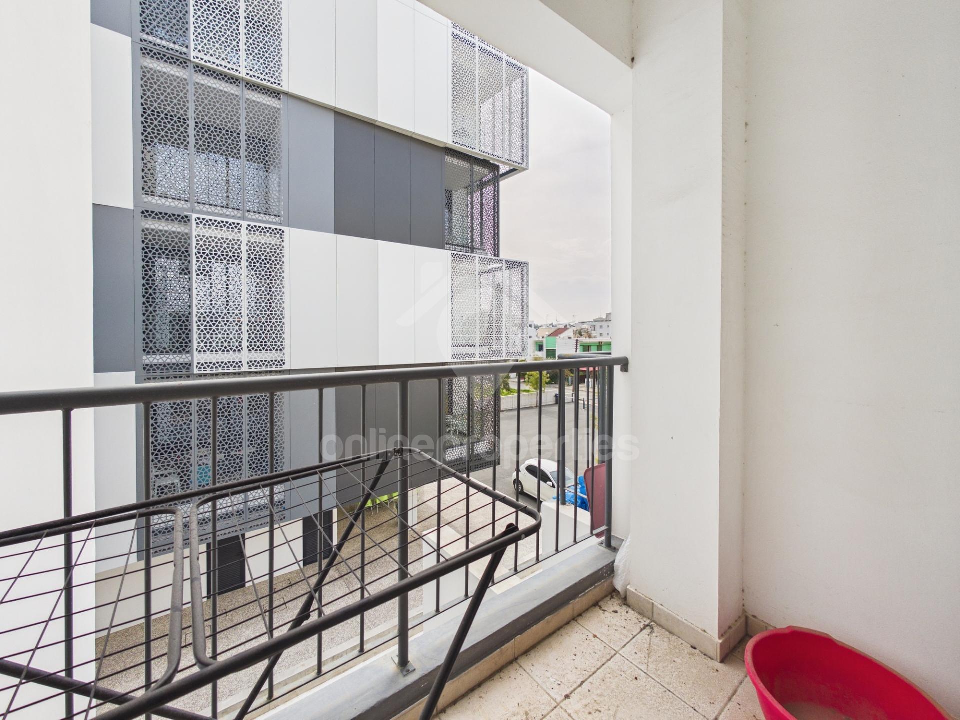 To change image, hover mouse over thumbnails below