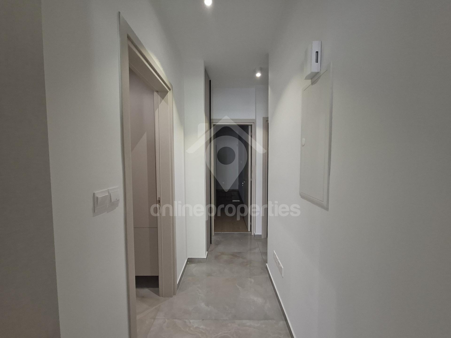 To change image, hover mouse over thumbnails below