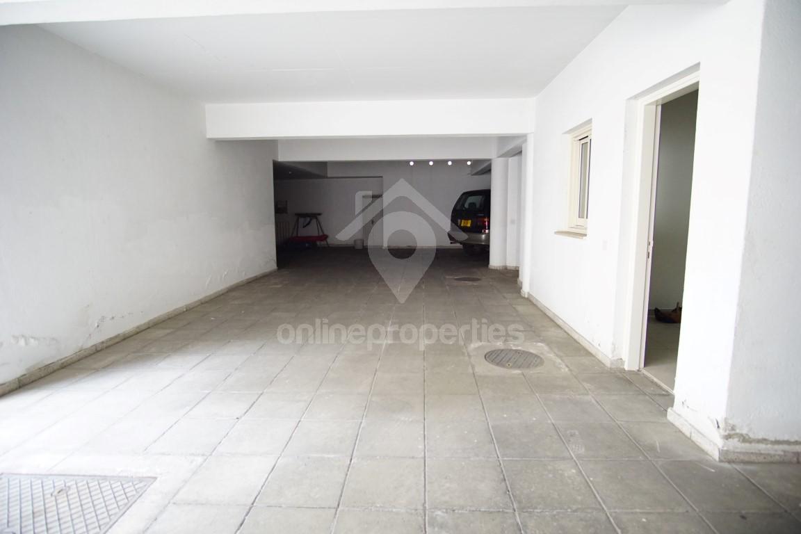 To change image, hover mouse over thumbnails below