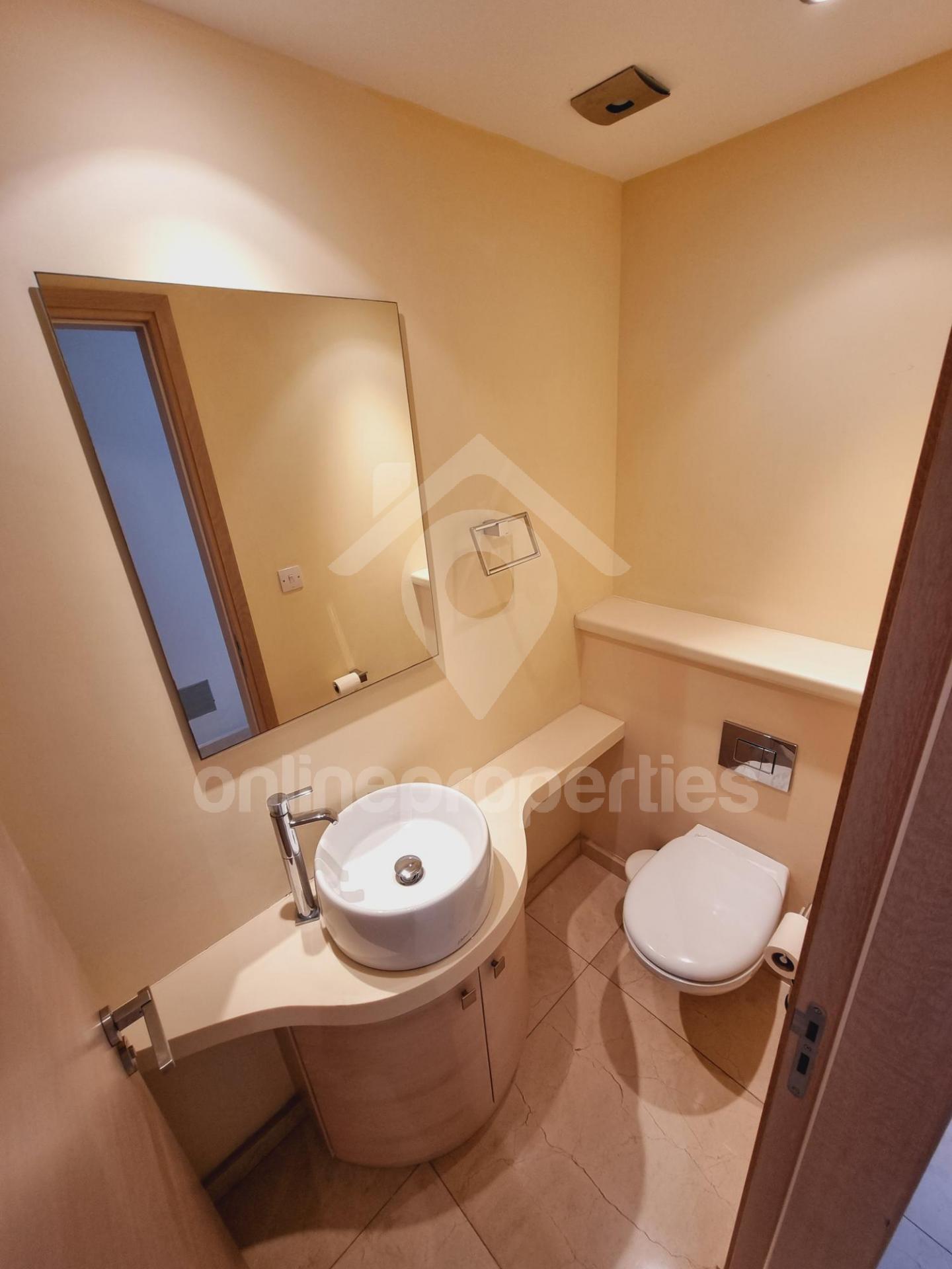 To change image, hover mouse over thumbnails below