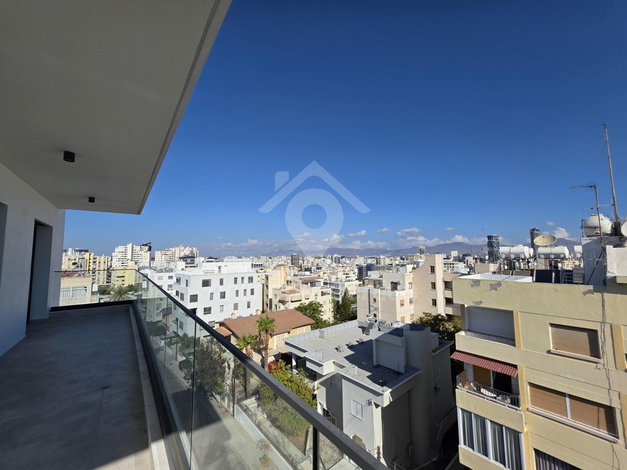 To change image, hover mouse over thumbnails below