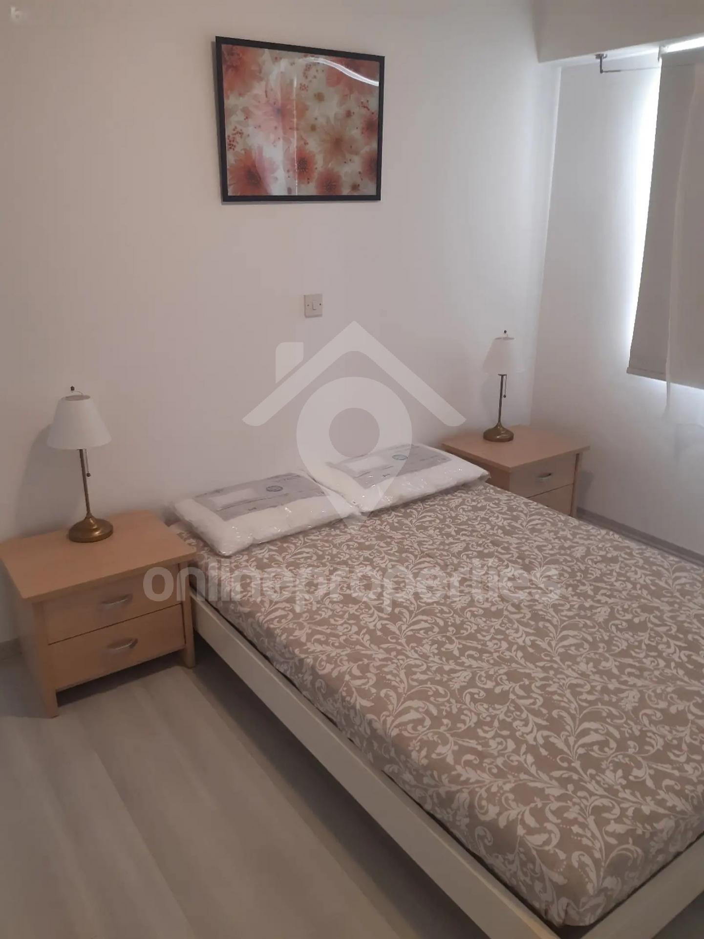 To change image, hover mouse over thumbnails below