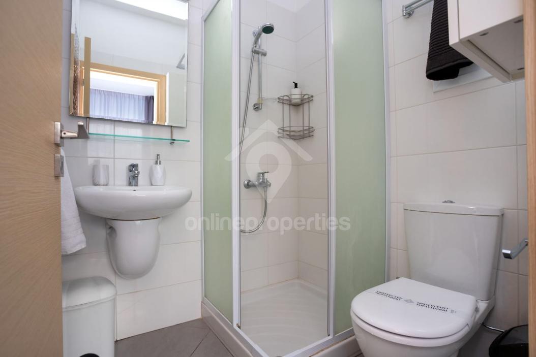 To change image, hover mouse over thumbnails below