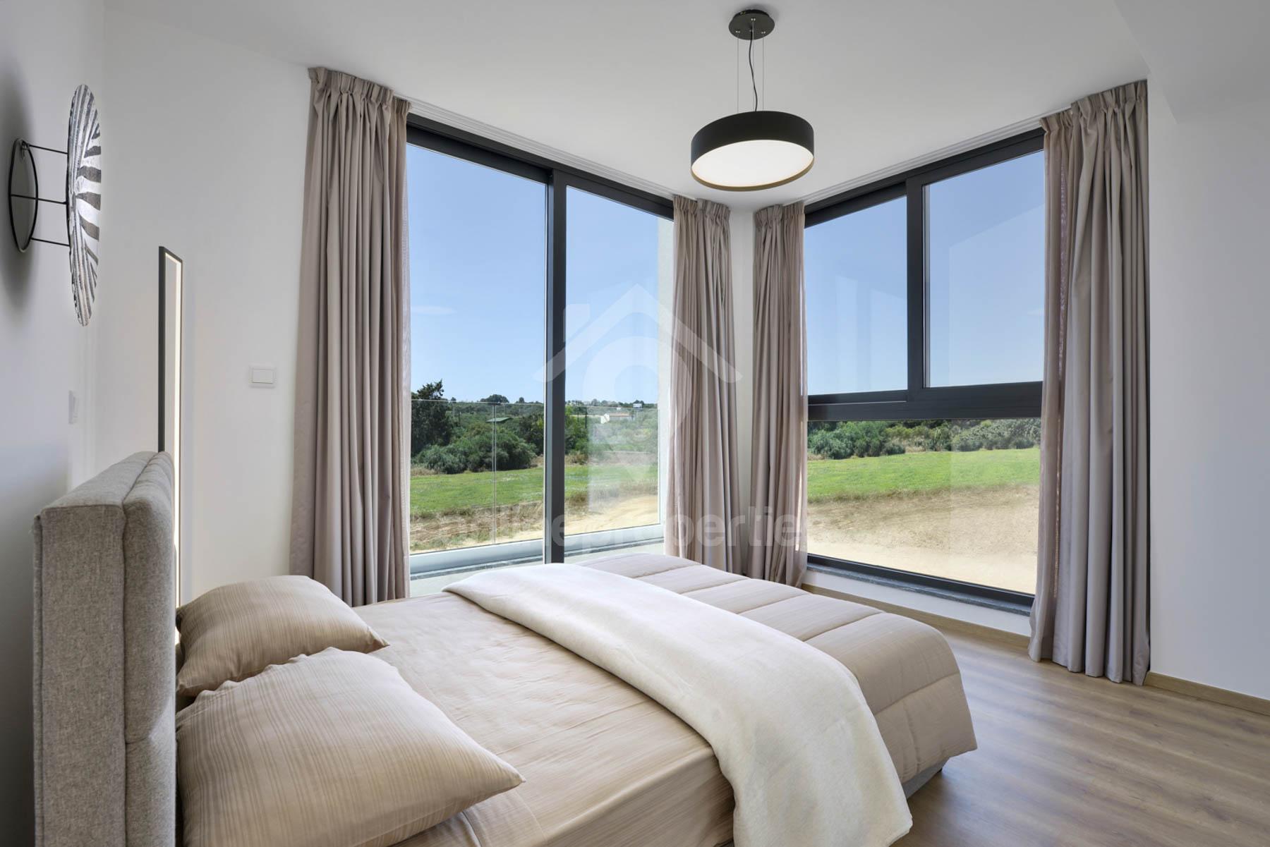 To change image, hover mouse over thumbnails below