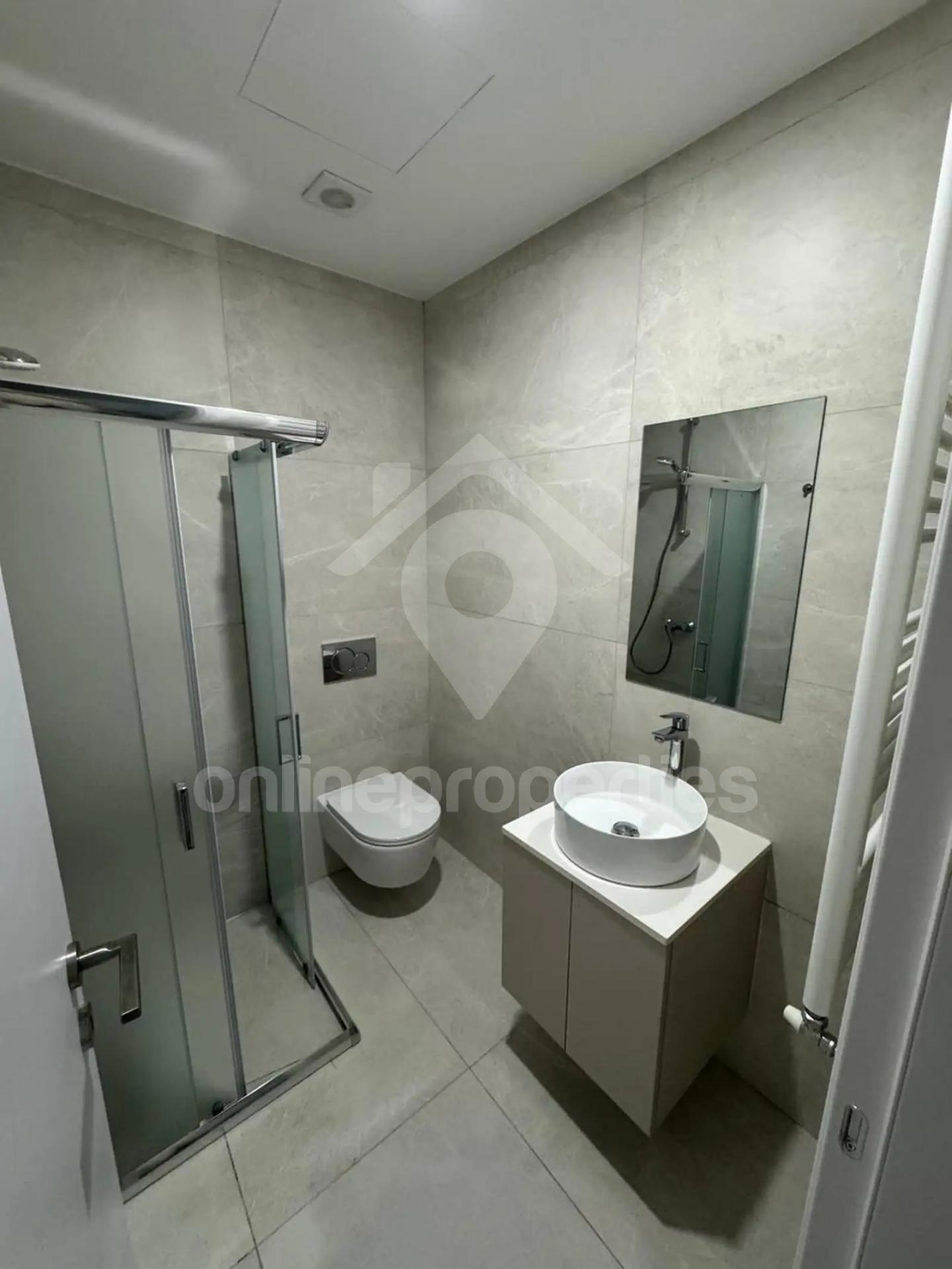 To change image, hover mouse over thumbnails below