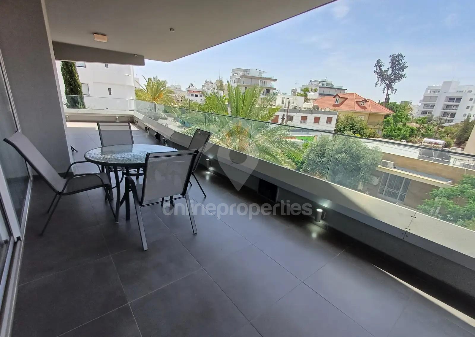 To change image, hover mouse over thumbnails below