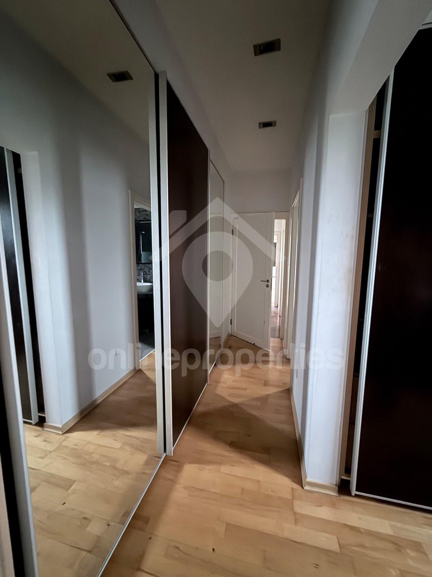 To change image, hover mouse over thumbnails below