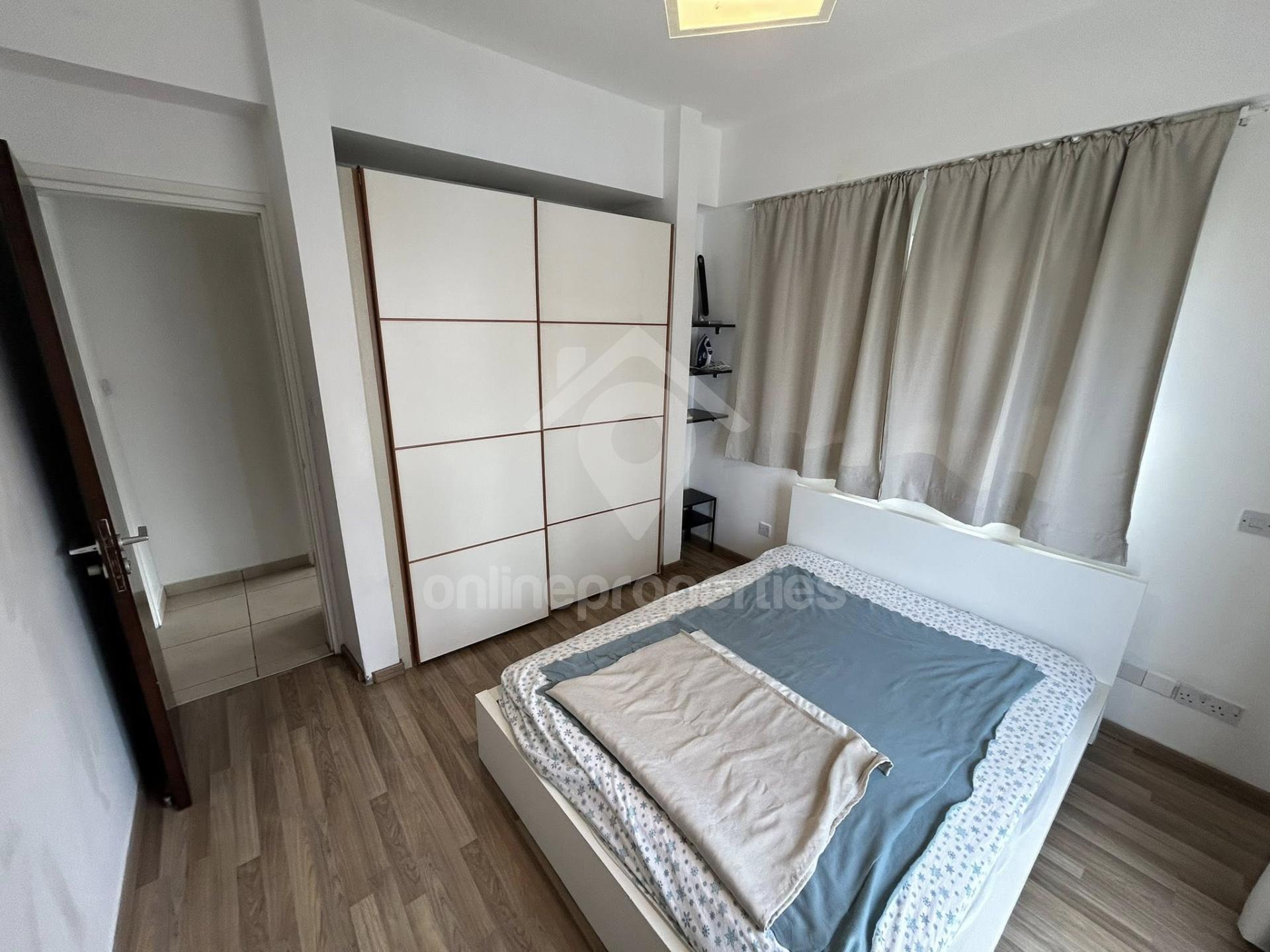 To change image, hover mouse over thumbnails below