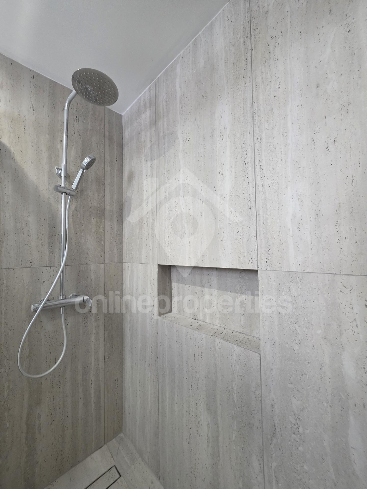 To change image, hover mouse over thumbnails below