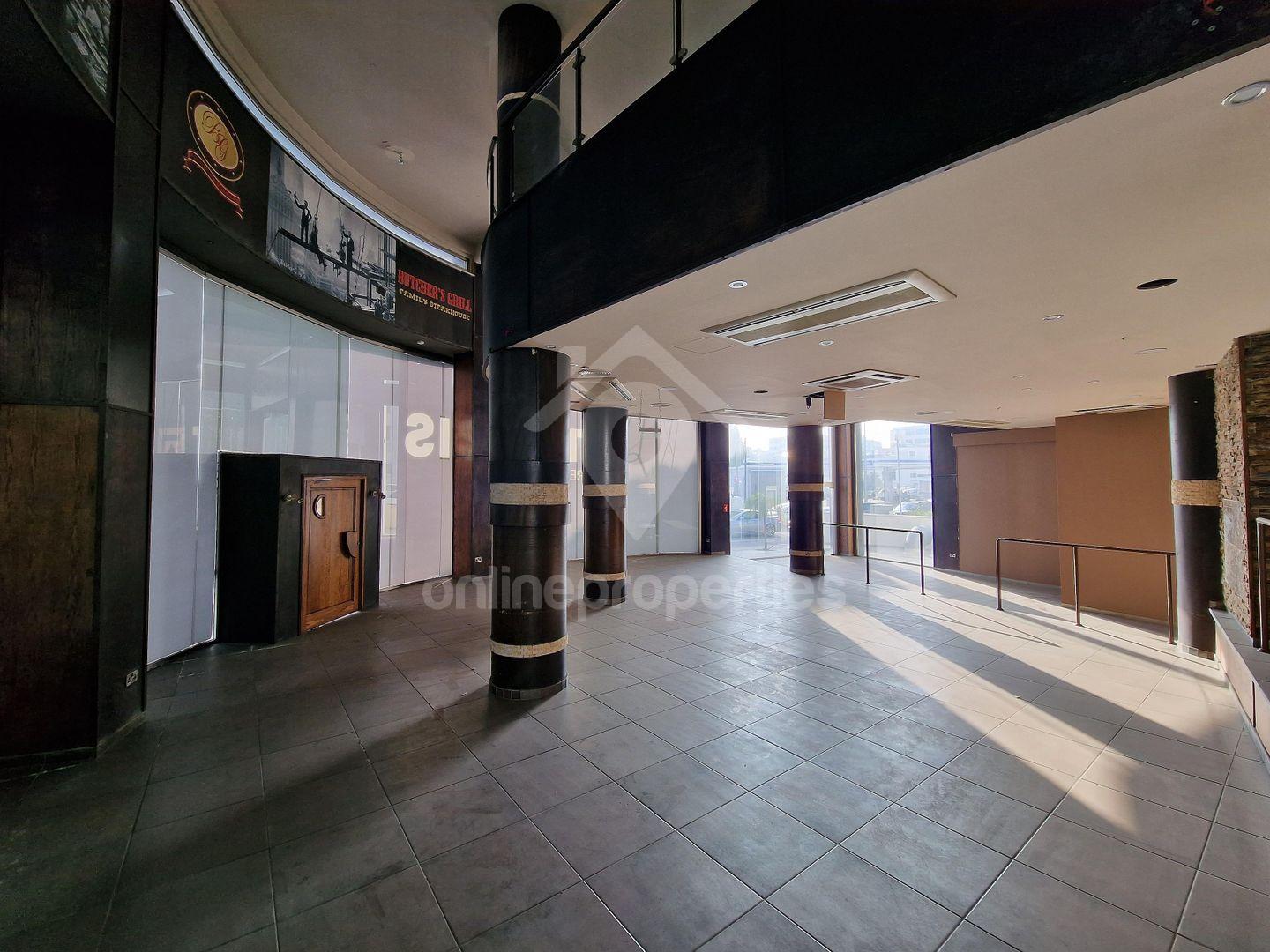 To change image, hover mouse over thumbnails below