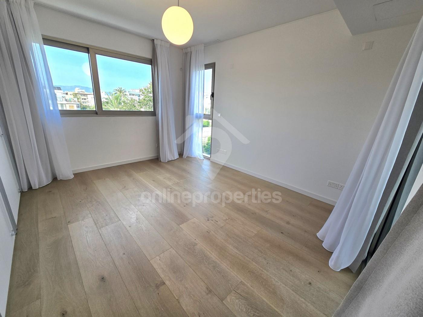 To change image, hover mouse over thumbnails below