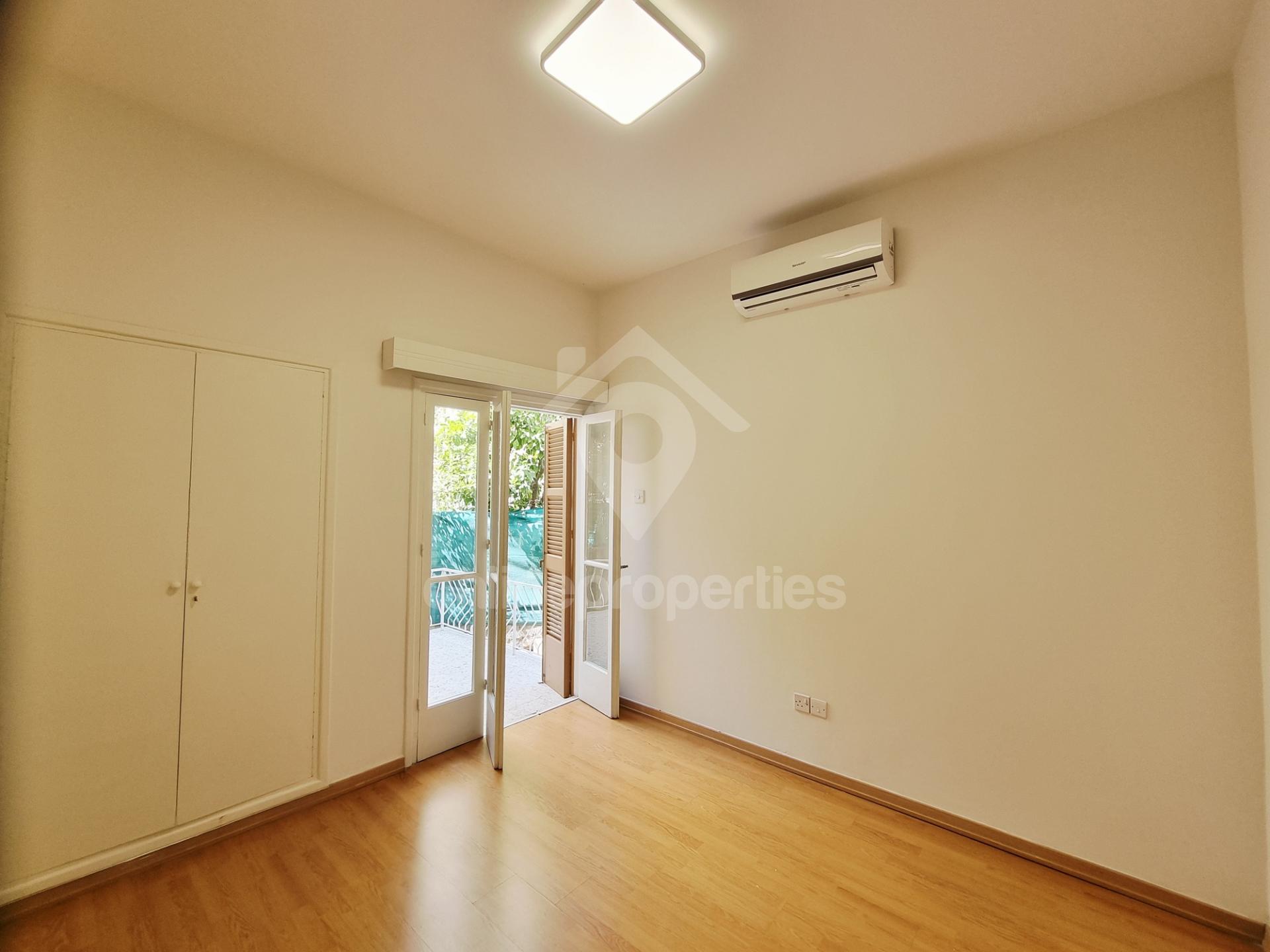 To change image, hover mouse over thumbnails below