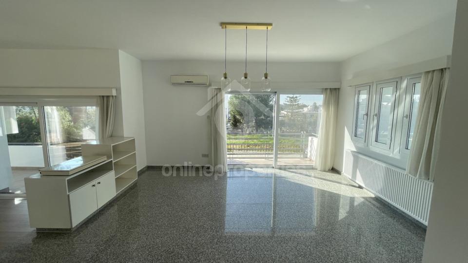 To change image, hover mouse over thumbnails below