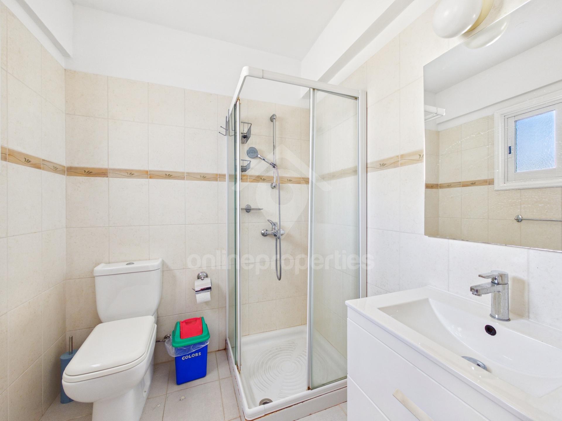 To change image, hover mouse over thumbnails below