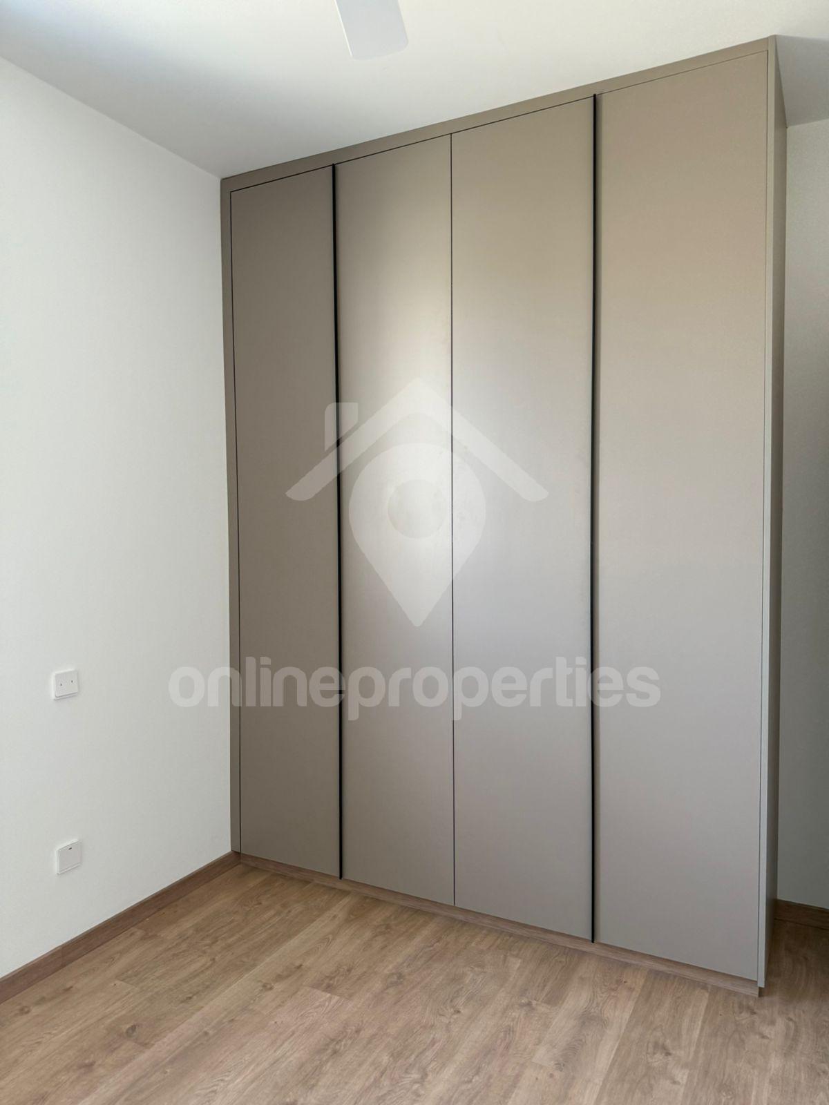 To change image, hover mouse over thumbnails below