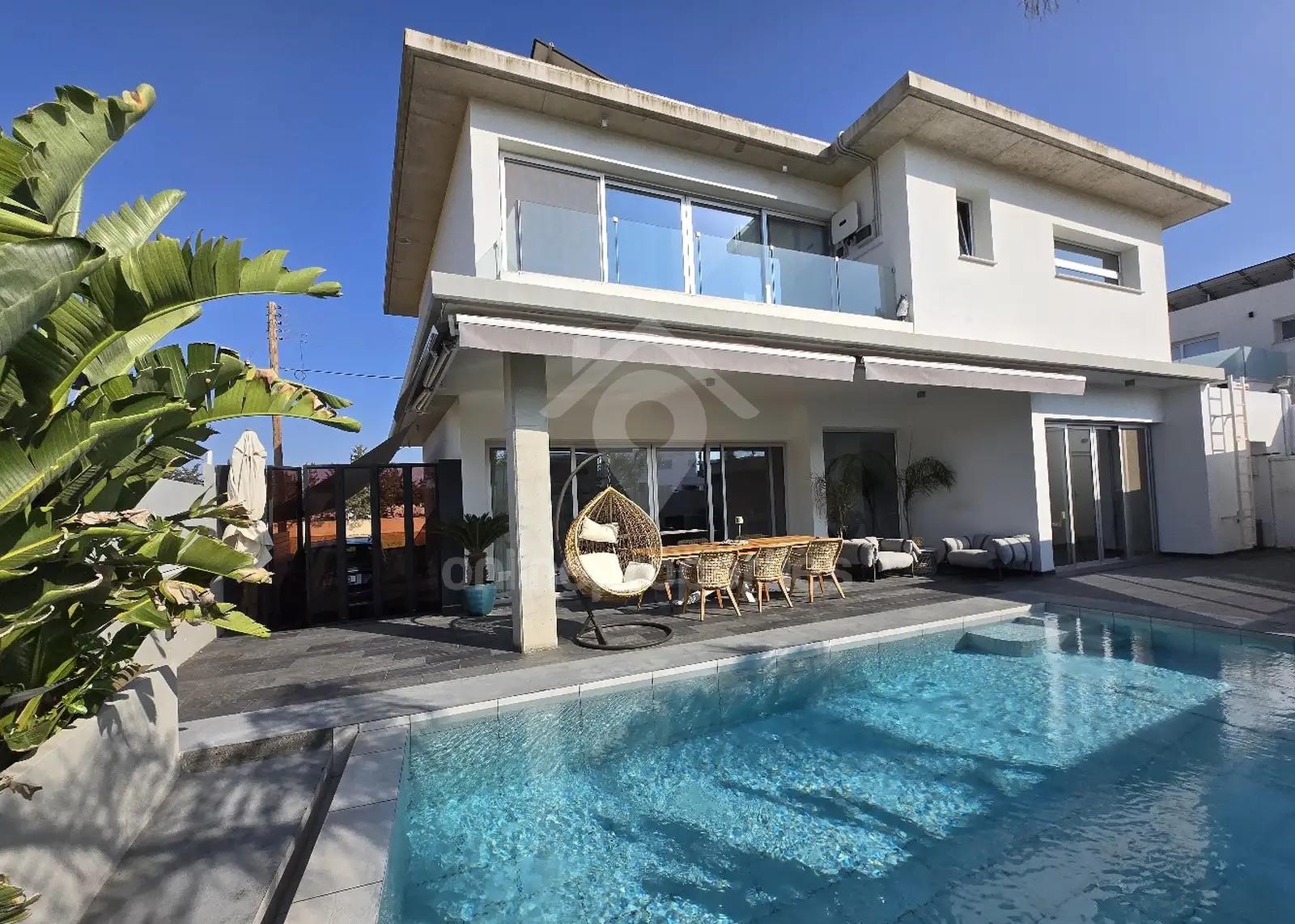 To change image, hover mouse over thumbnails below