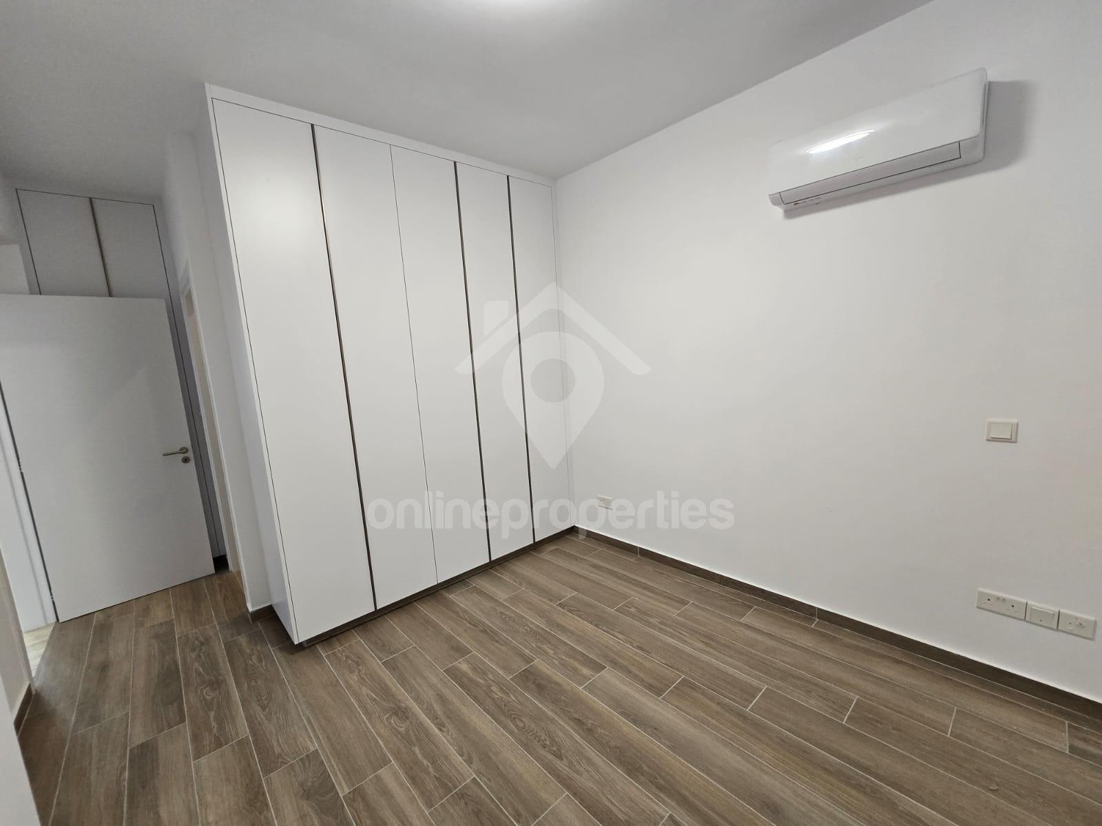 To change image, hover mouse over thumbnails below