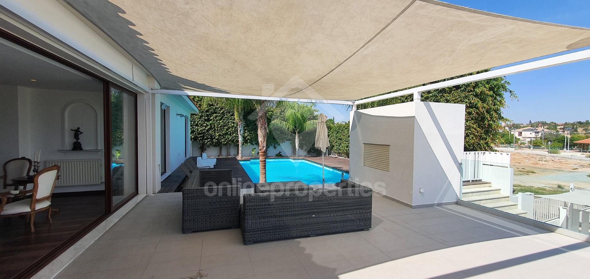 To change image, hover mouse over thumbnails below