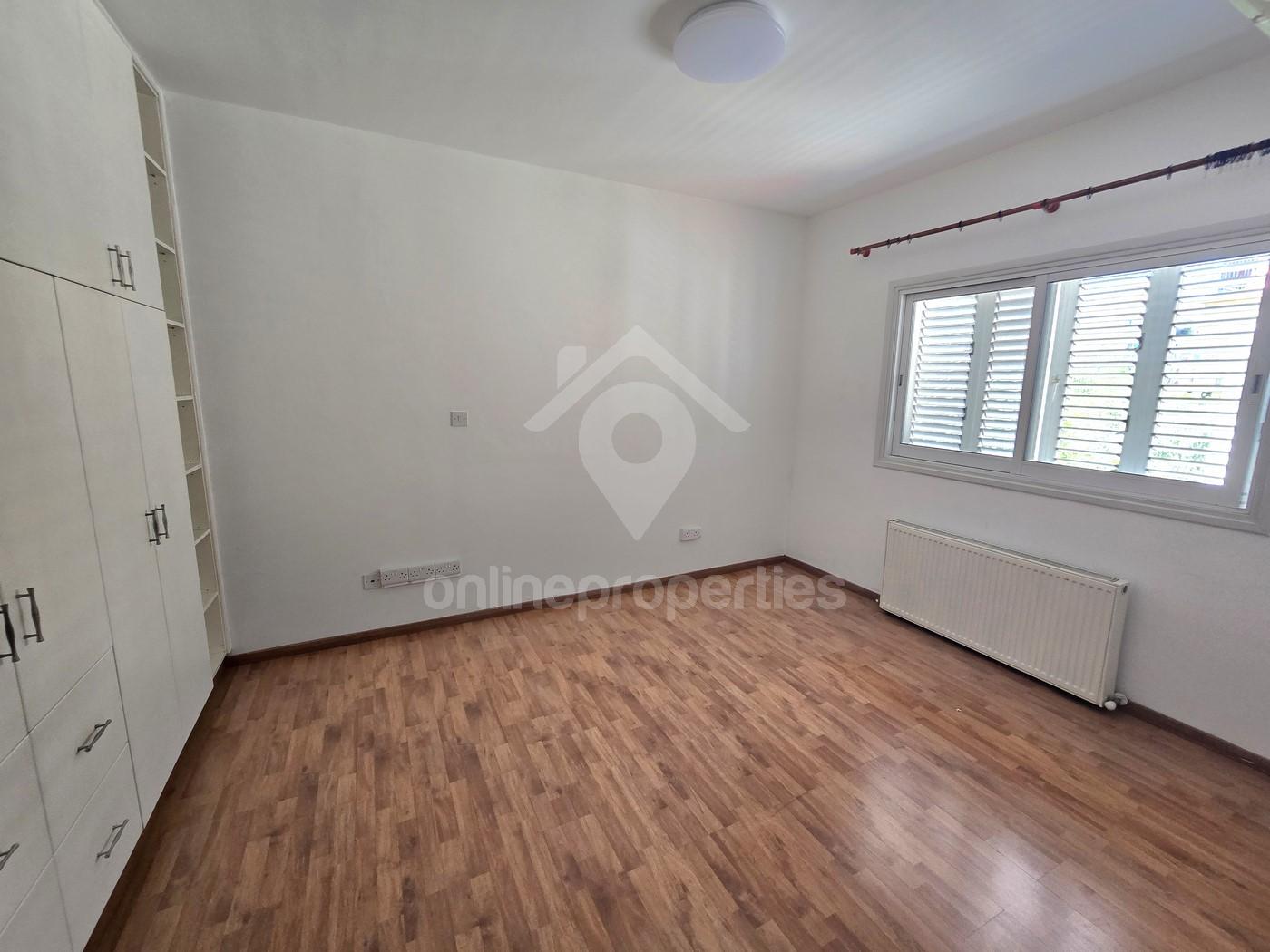 To change image, hover mouse over thumbnails below