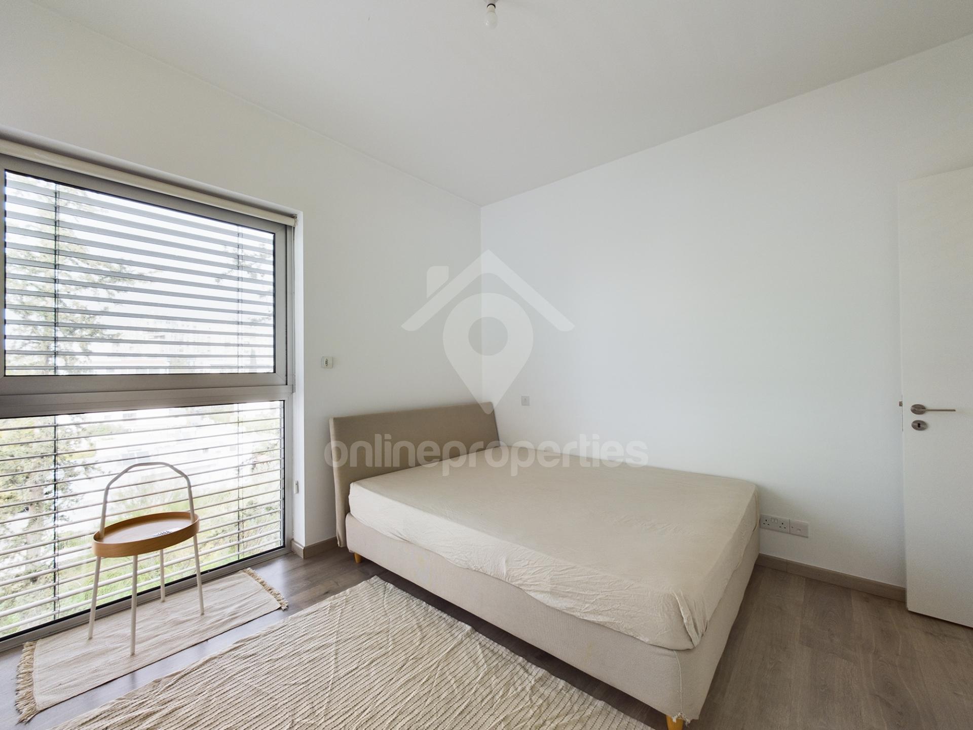 To change image, hover mouse over thumbnails below