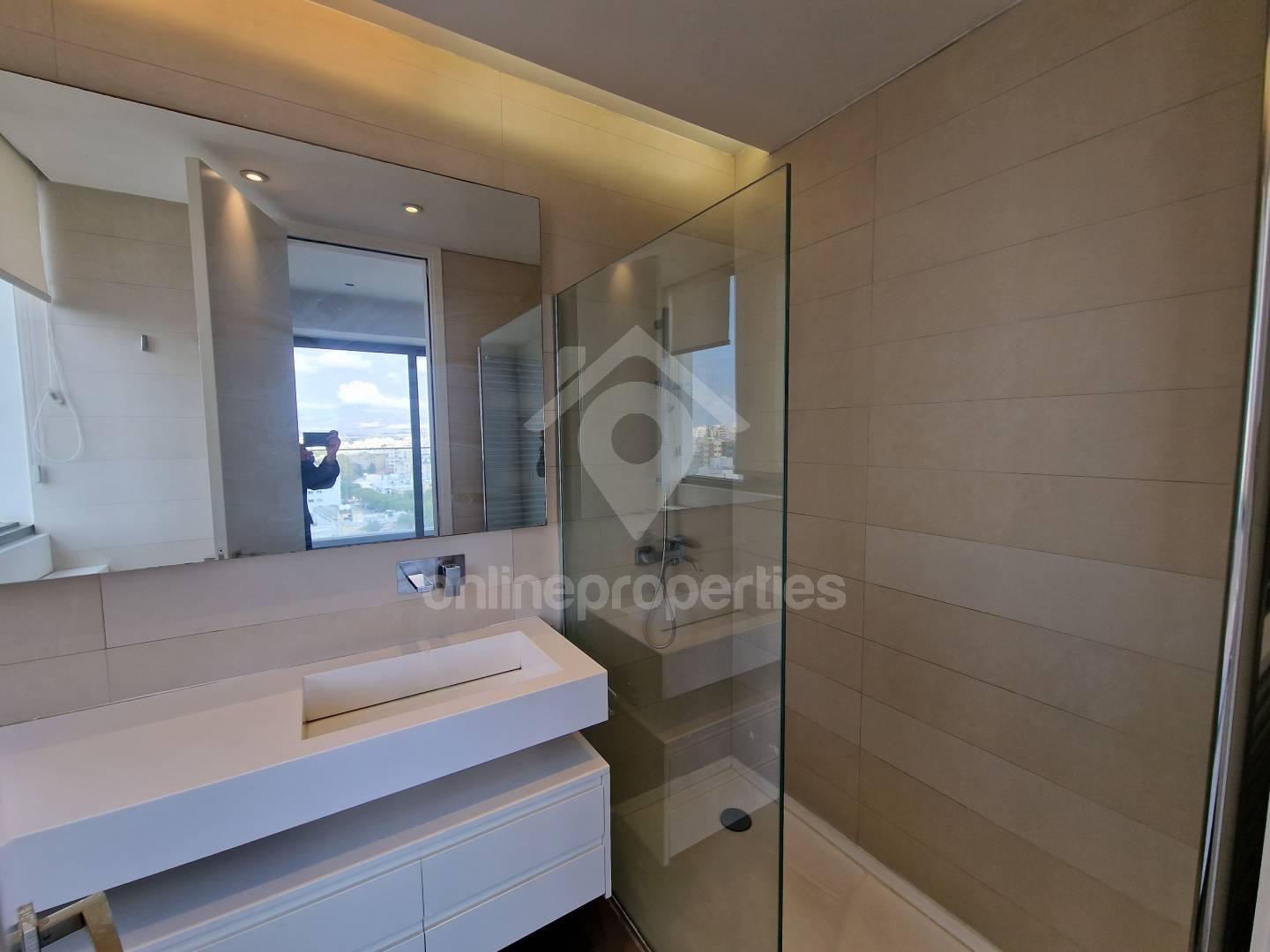 To change image, hover mouse over thumbnails below