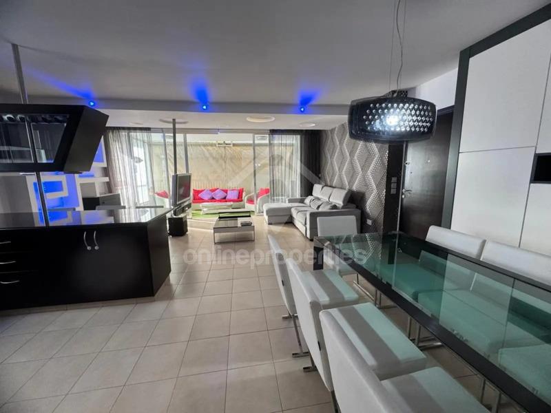 To change image, hover mouse over thumbnails below